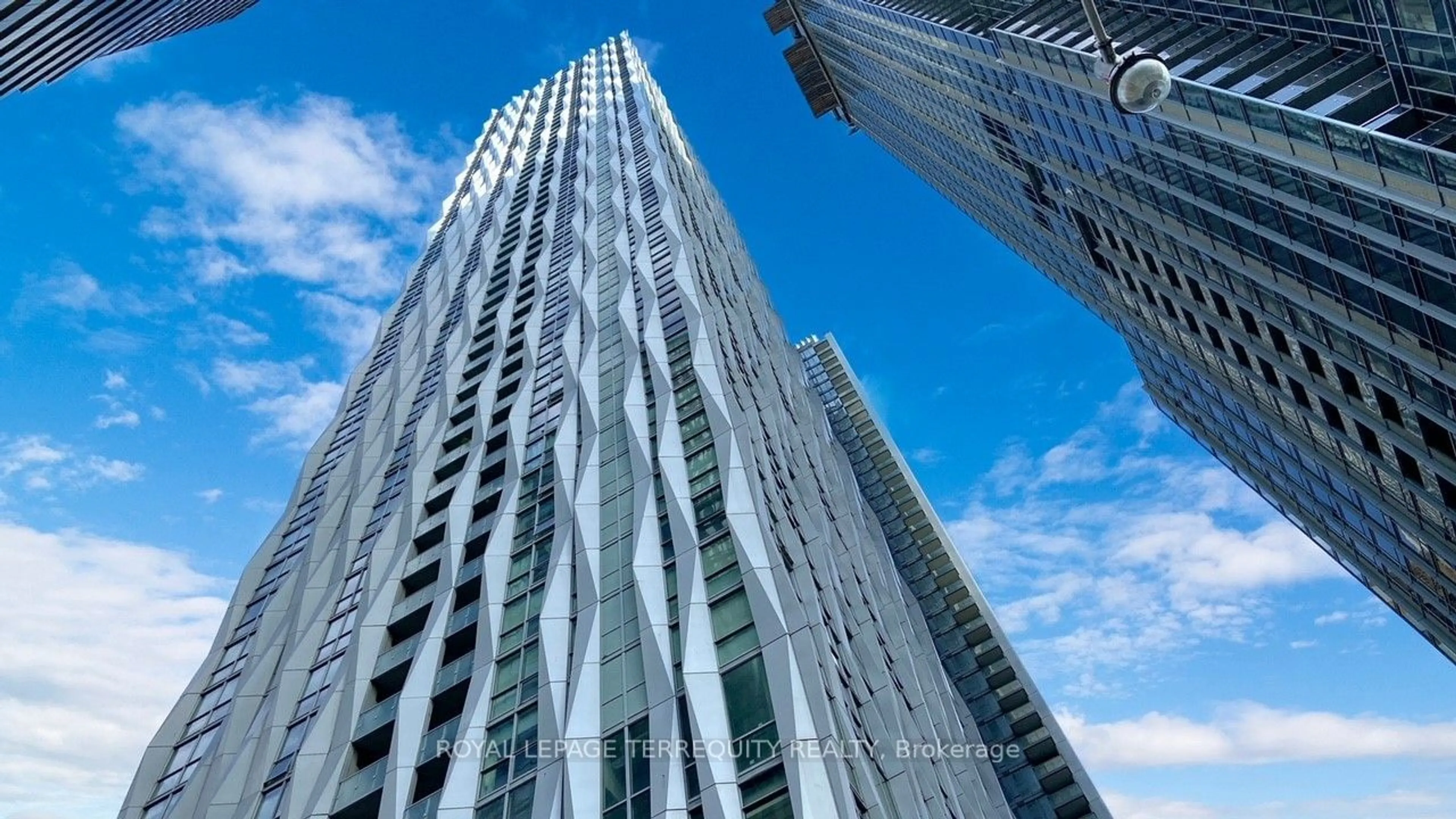 A pic from exterior of the house or condo for 1 Yorkville Ave #2412, Toronto Ontario M4W 0B1