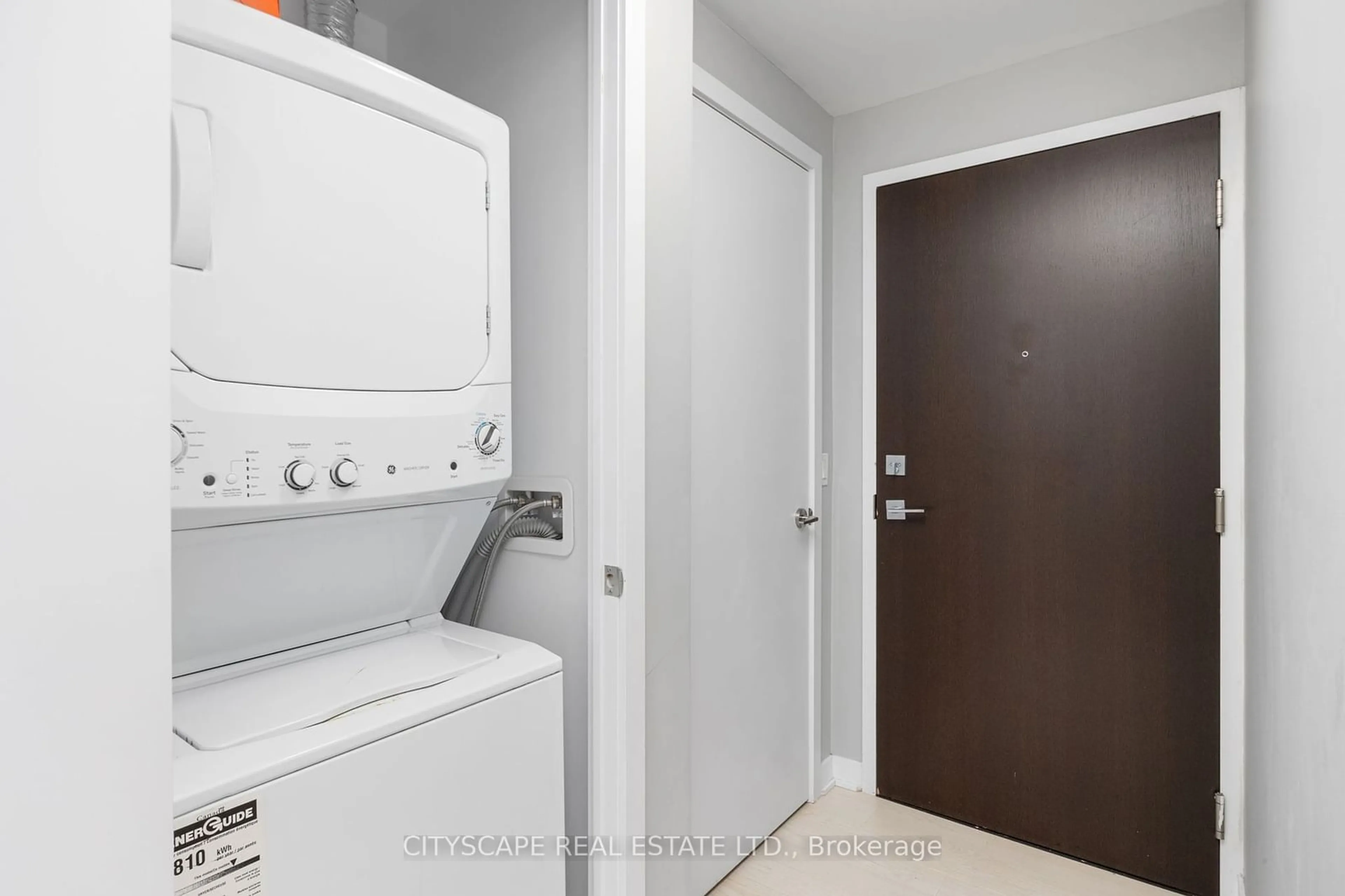 Laundry room for 2221 Yonge St #4403, Toronto Ontario M4S 2B4