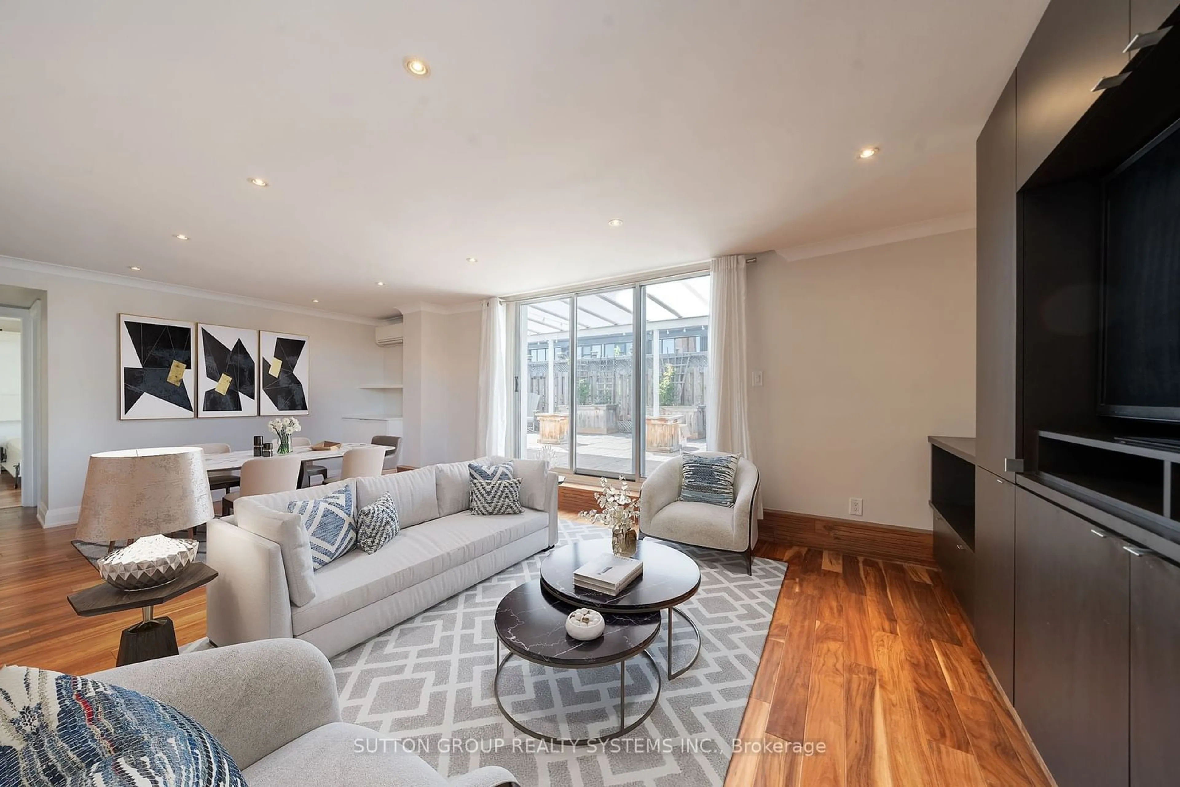 Living room for 335 Lonsdale Rd #PH 01, Toronto Ontario M5P 1R4