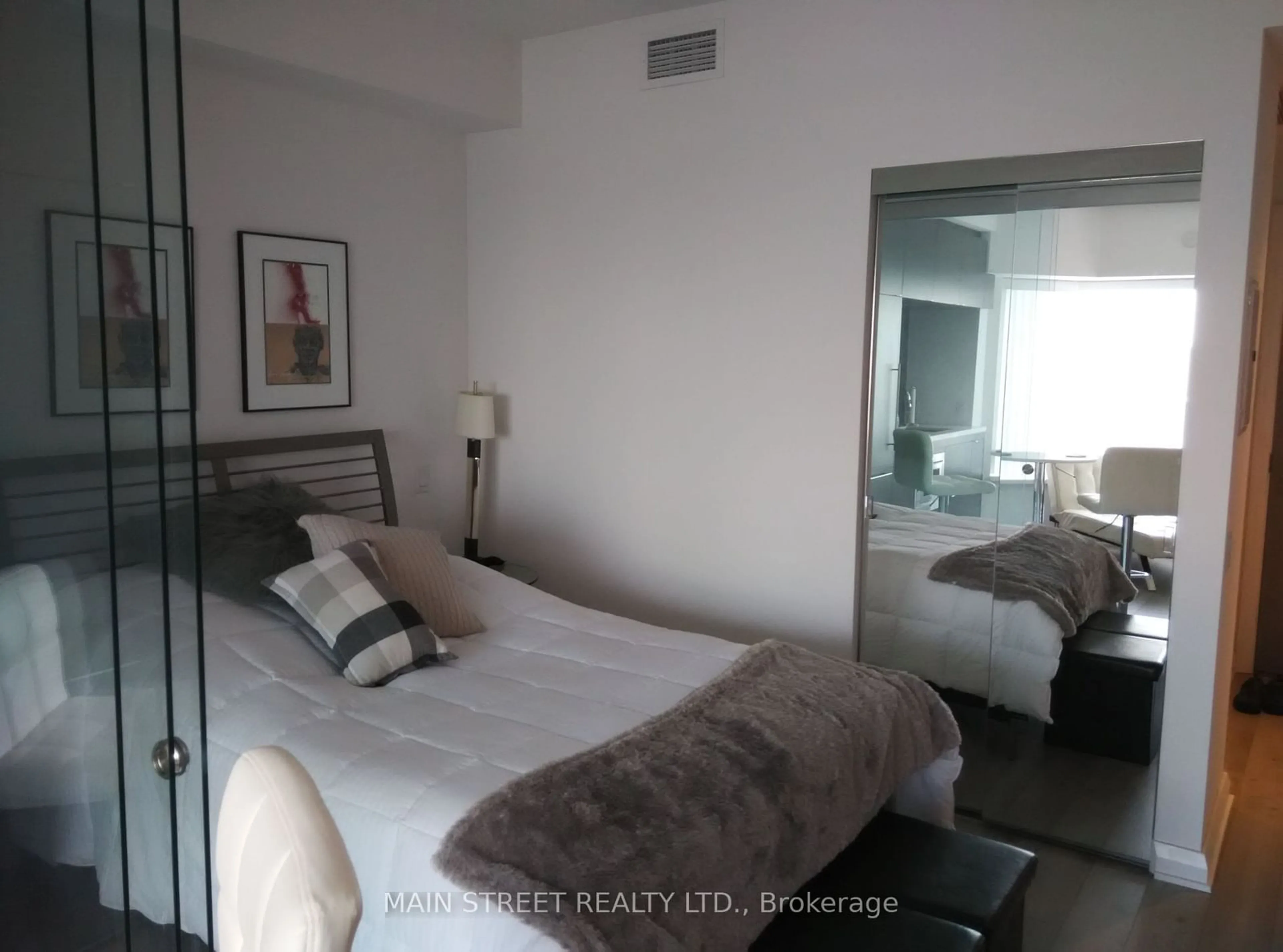 A pic of a room for 155 Yorkville Ave #3015, Toronto Ontario M5R 1C4