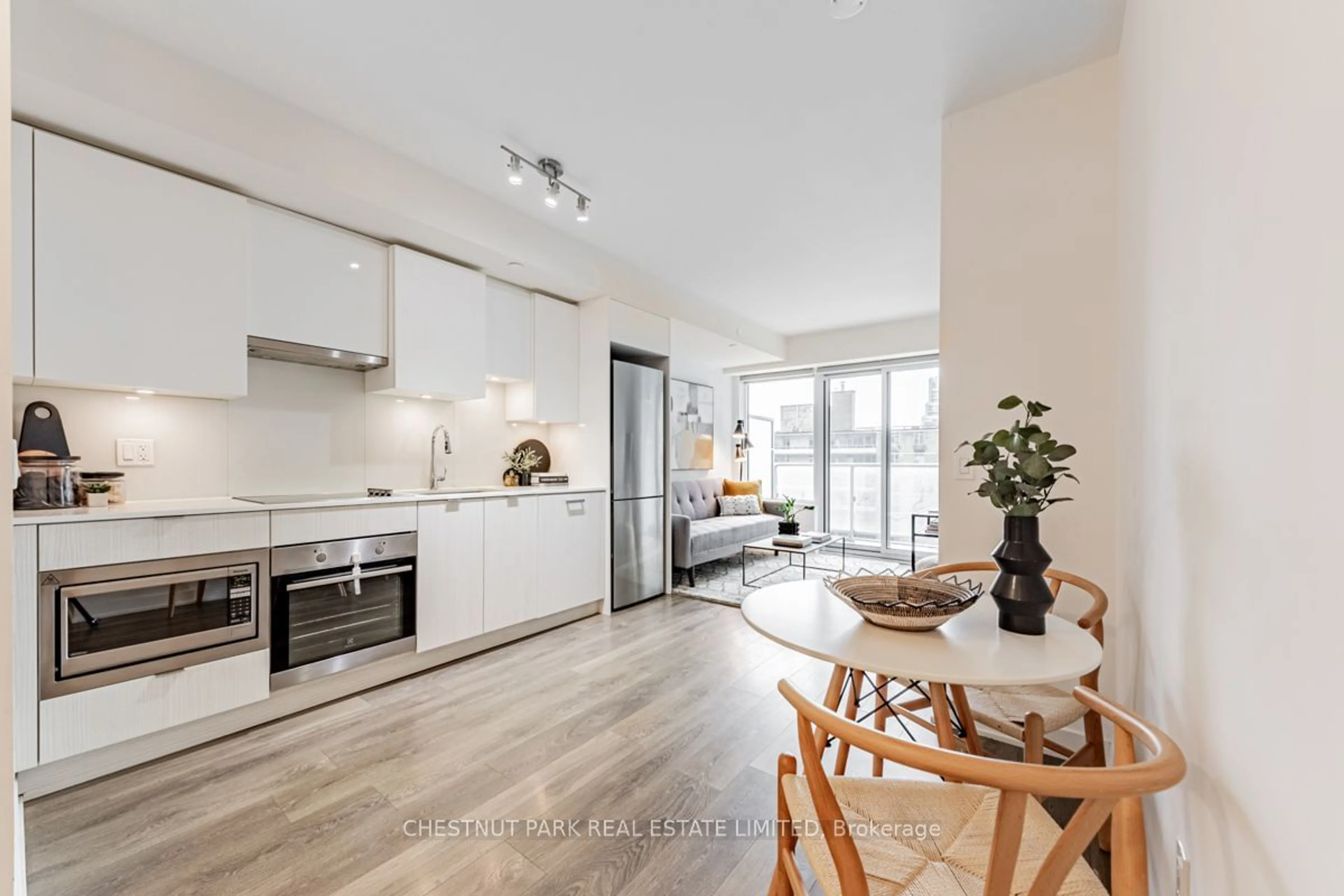 Contemporary kitchen for 195 Redpath Ave #1005, Toronto Ontario M4P 0E4