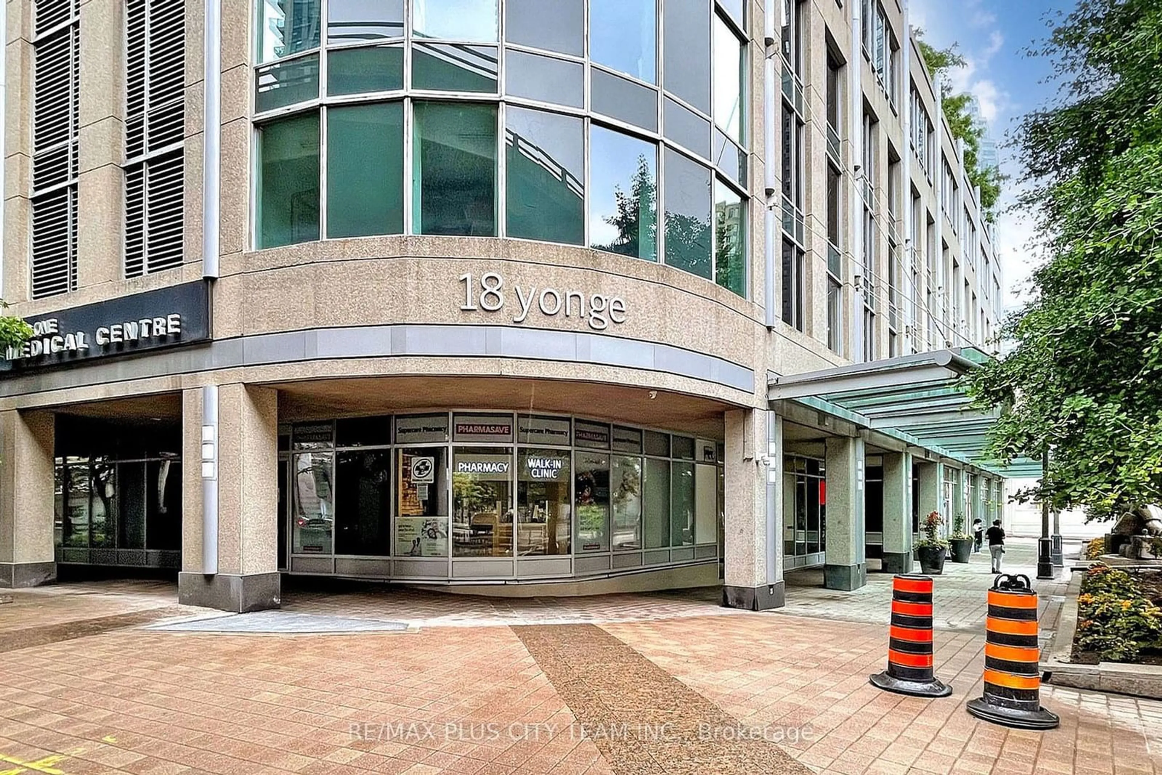 A pic from exterior of the house or condo for 18 Yonge St #1801, Toronto Ontario M5E 1Z8