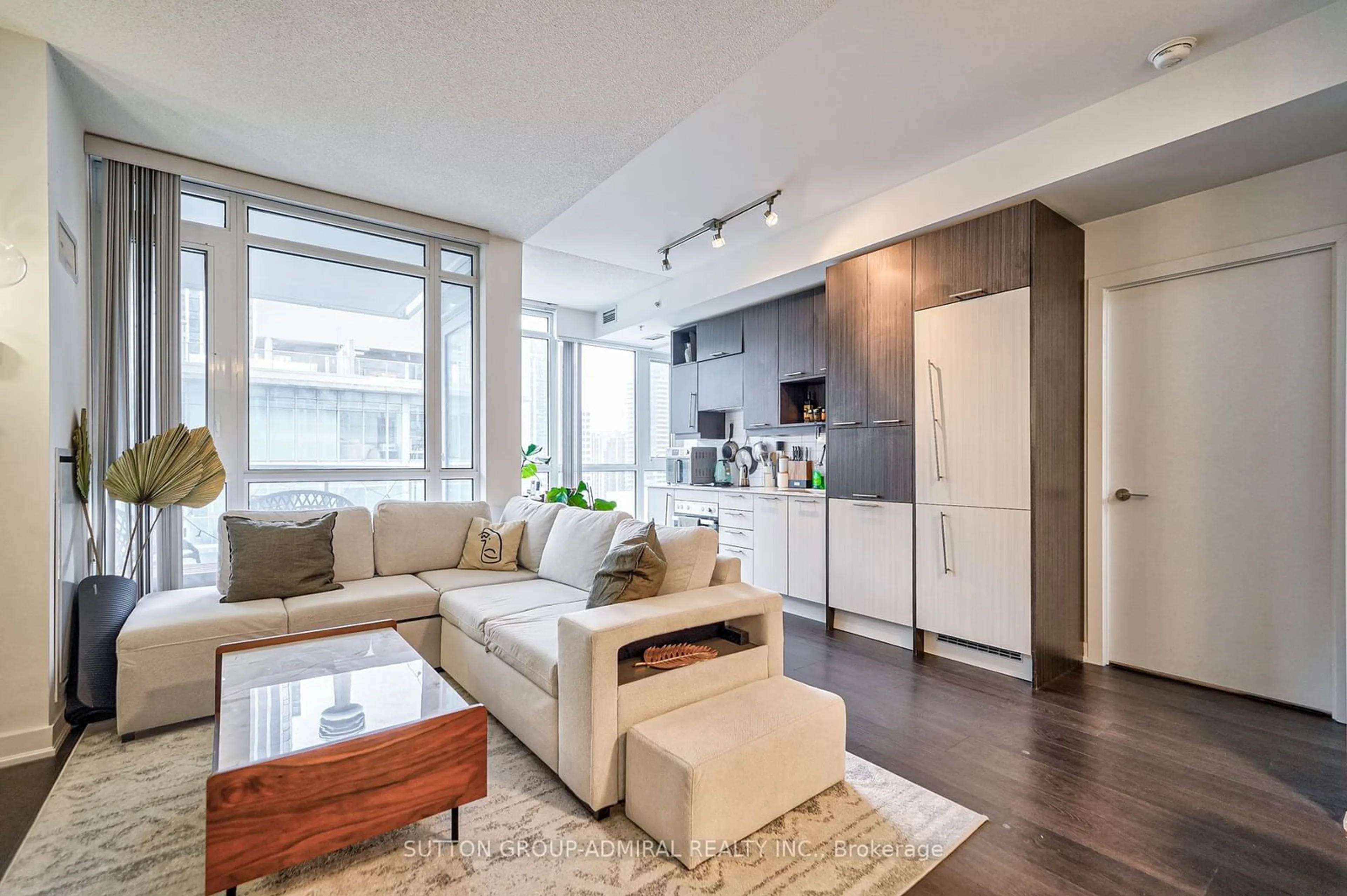 Living room for 30 Nelson St #1405, Toronto Ontario M5V 0H5