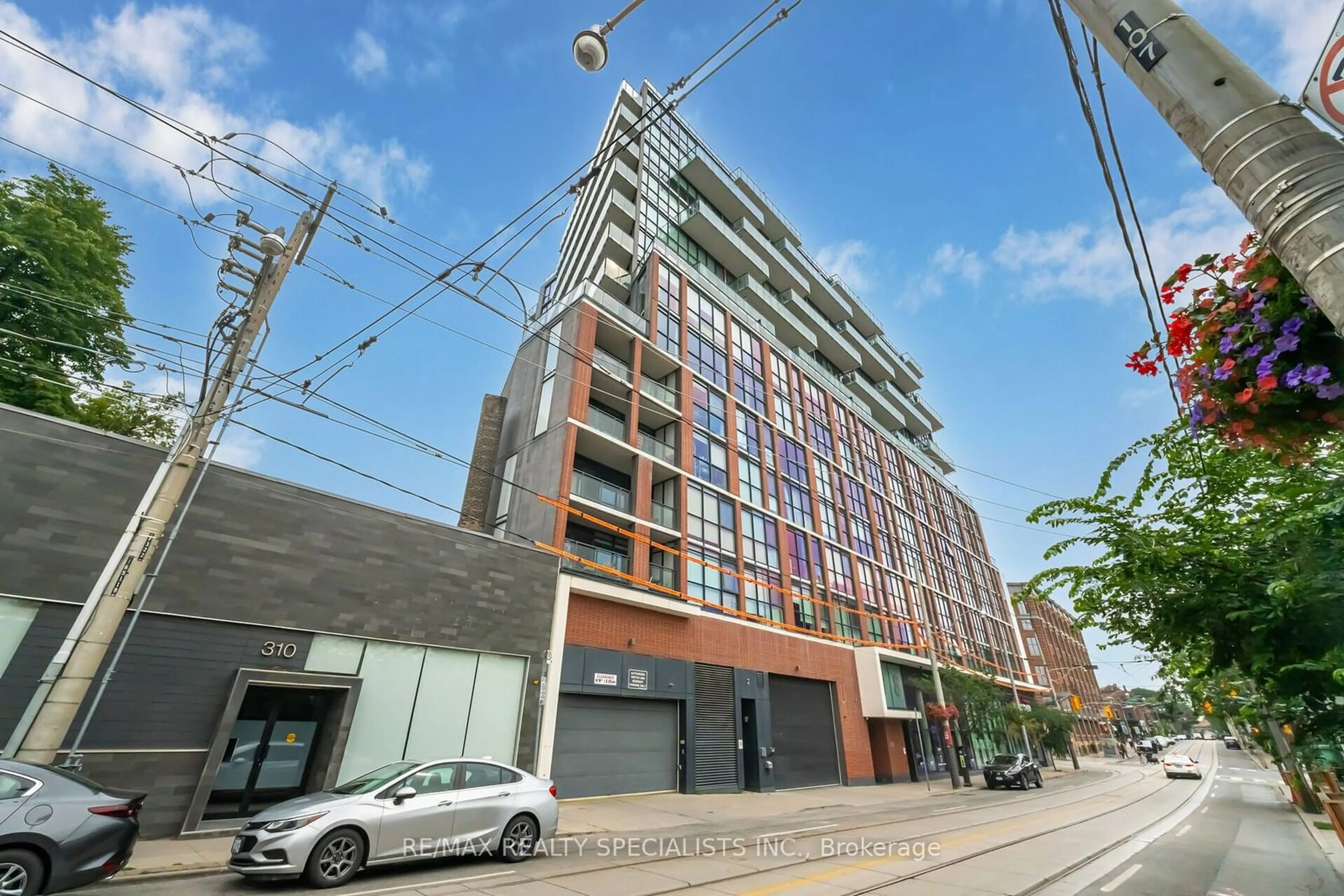 A pic from exterior of the house or condo for 318 King St #318, Toronto Ontario M5A 1K6