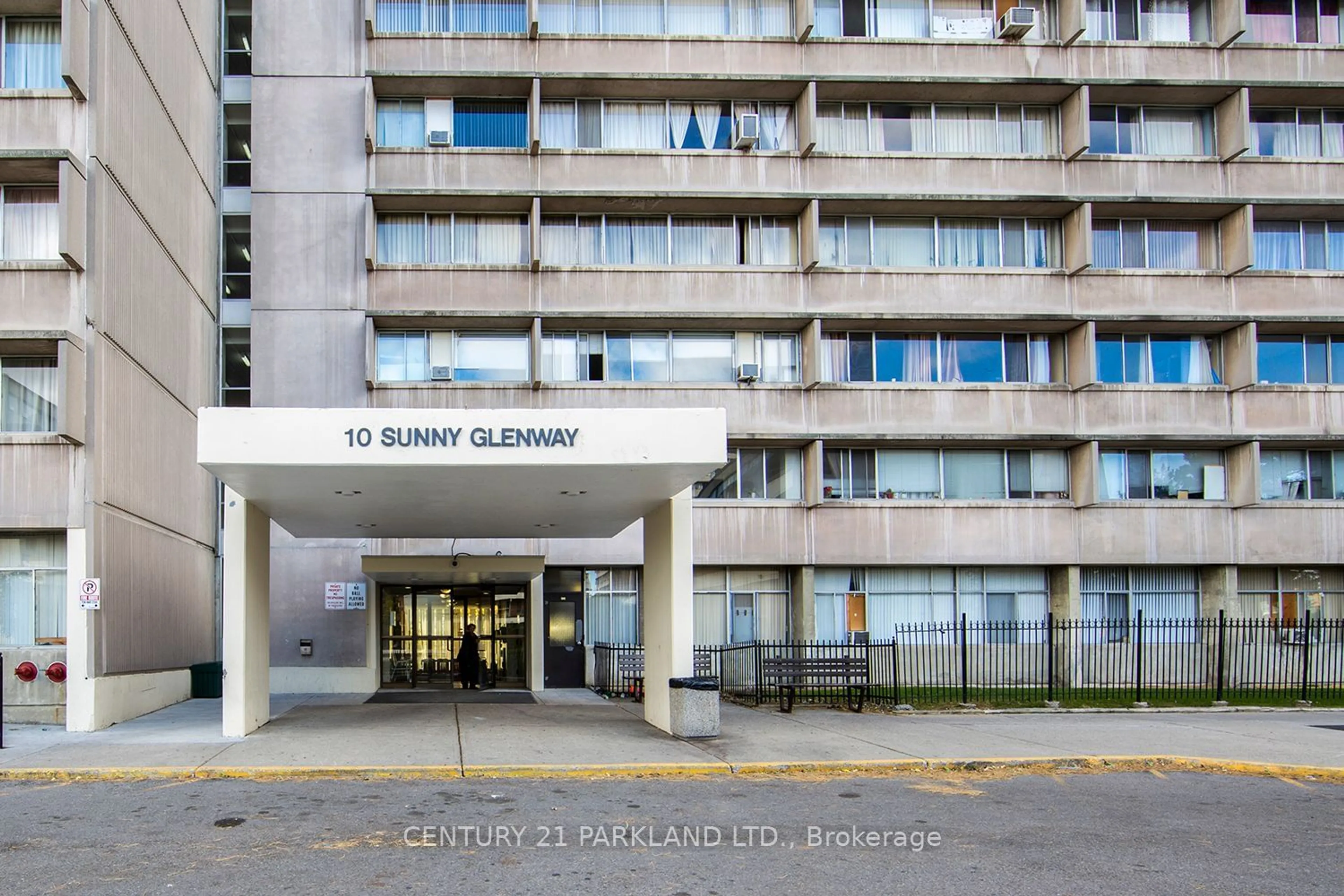 A pic from exterior of the house or condo for 10 Sunny Glwy #503, Toronto Ontario M3C 2Z3