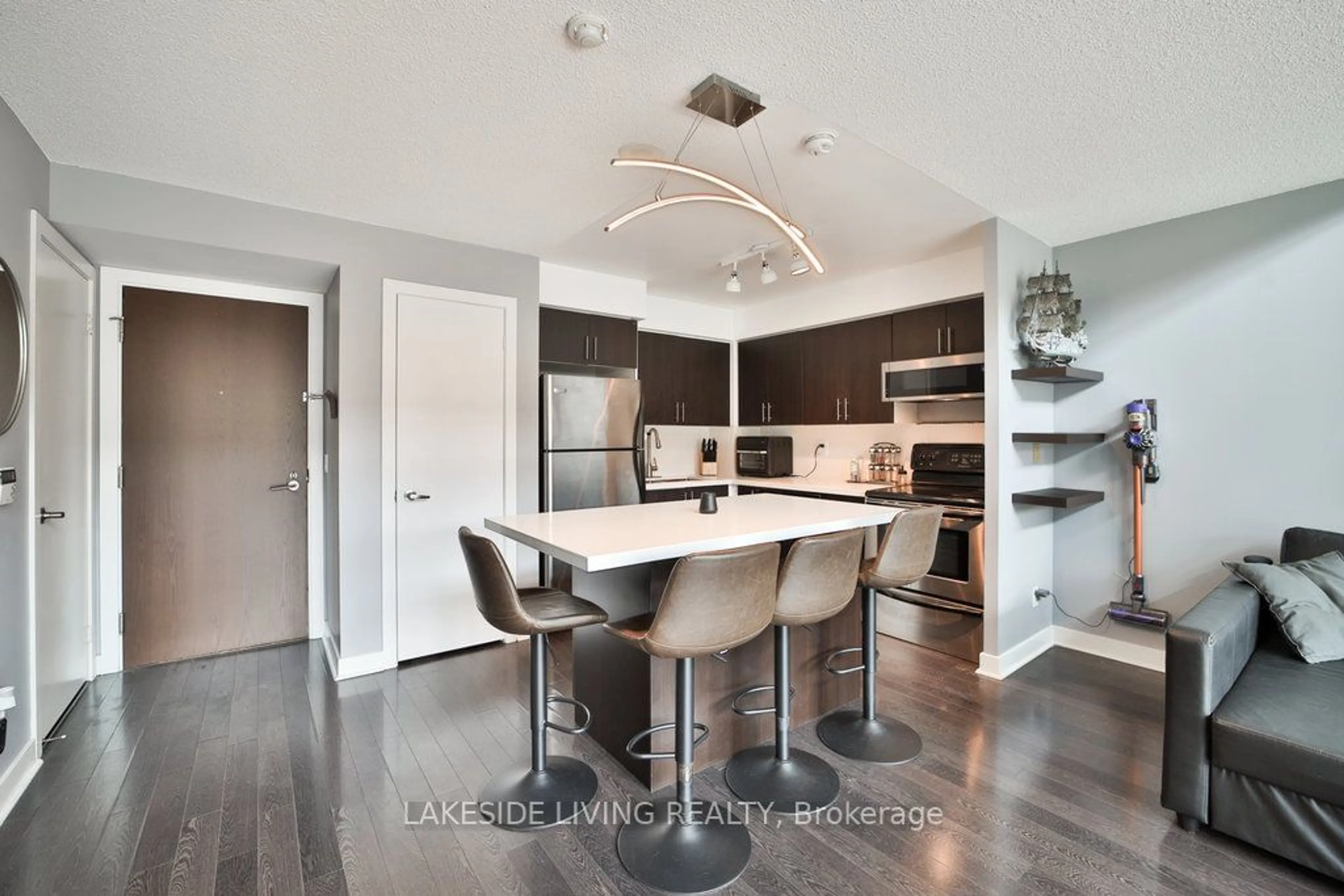 Contemporary kitchen for 80 Western Battery Rd #212, Toronto Ontario M6K 3S1