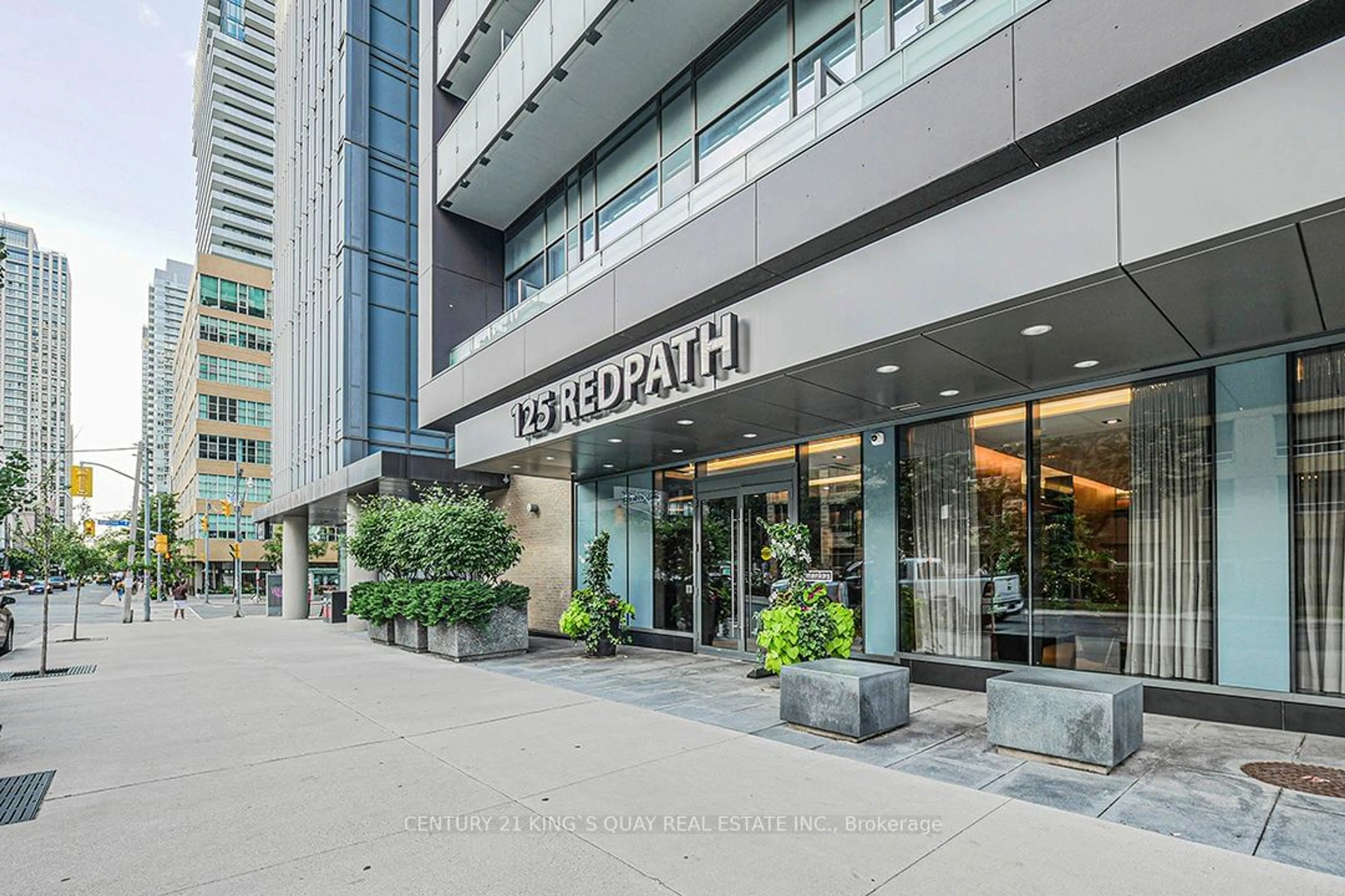 Indoor foyer for 125 Redpath Ave #908, Toronto Ontario M4S 0B5