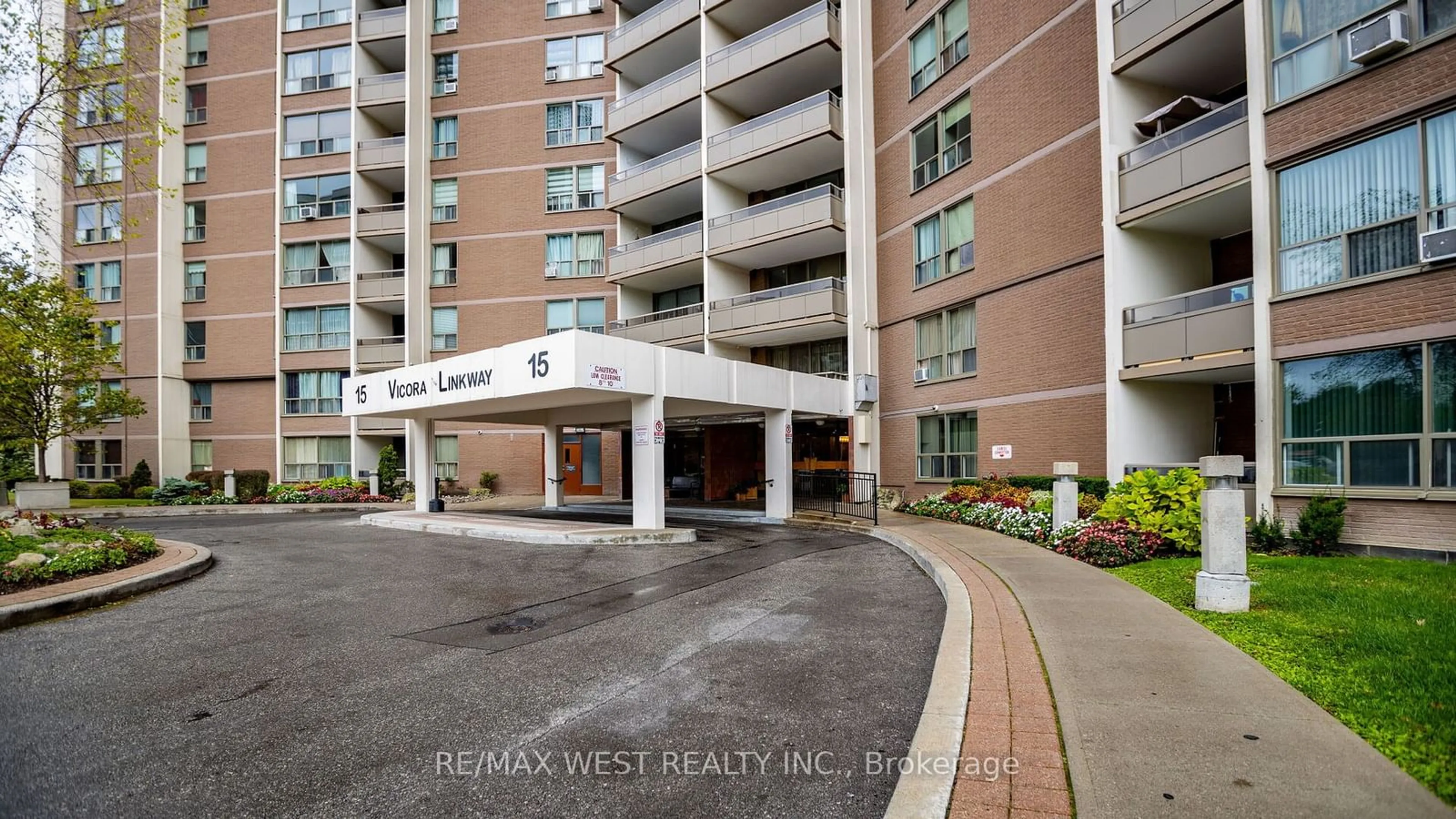 A pic from exterior of the house or condo for 15 Vicora Linkway #1712, Toronto Ontario M3C 1A9