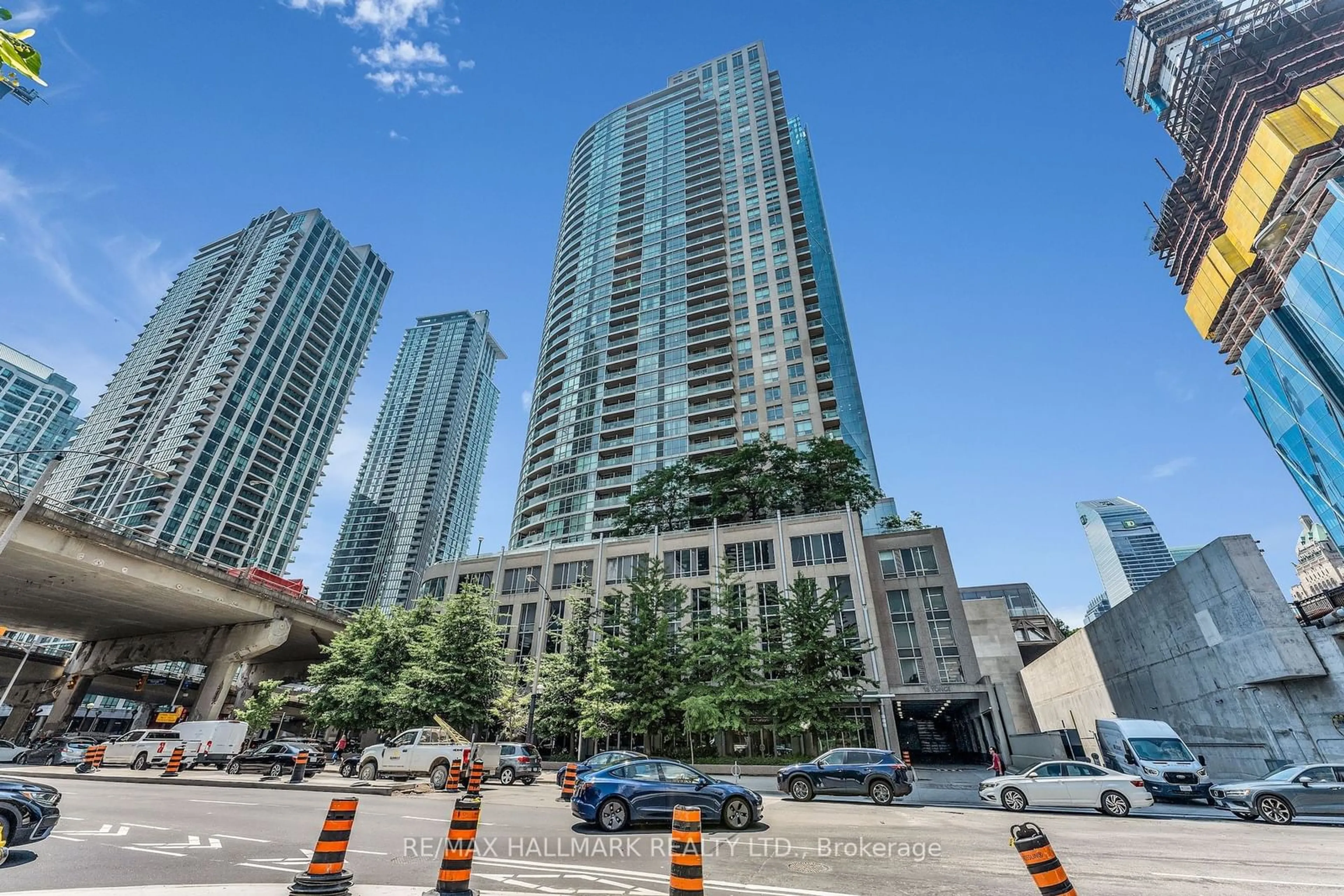 A pic from exterior of the house or condo for 18 Yonge St #1214, Toronto Ontario M5E 1Z8