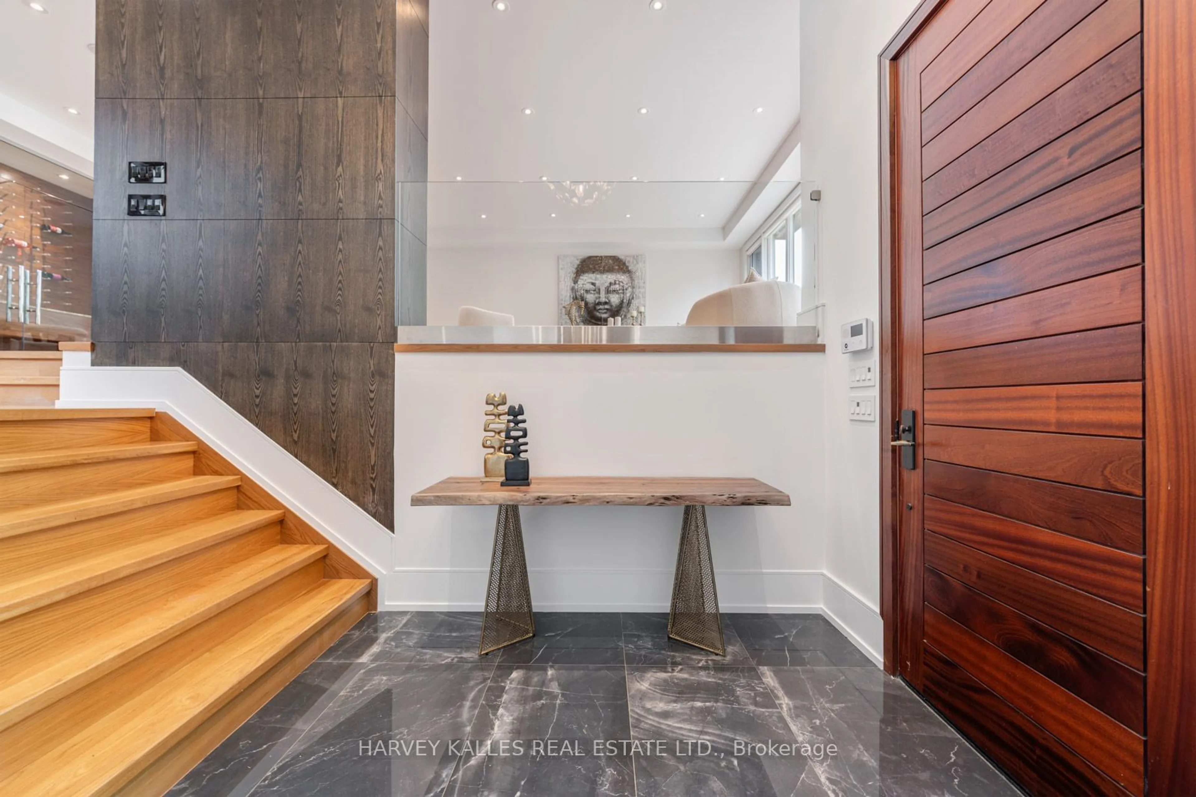 Indoor entryway for 64 Centre Ave, Toronto Ontario M2M 2L5
