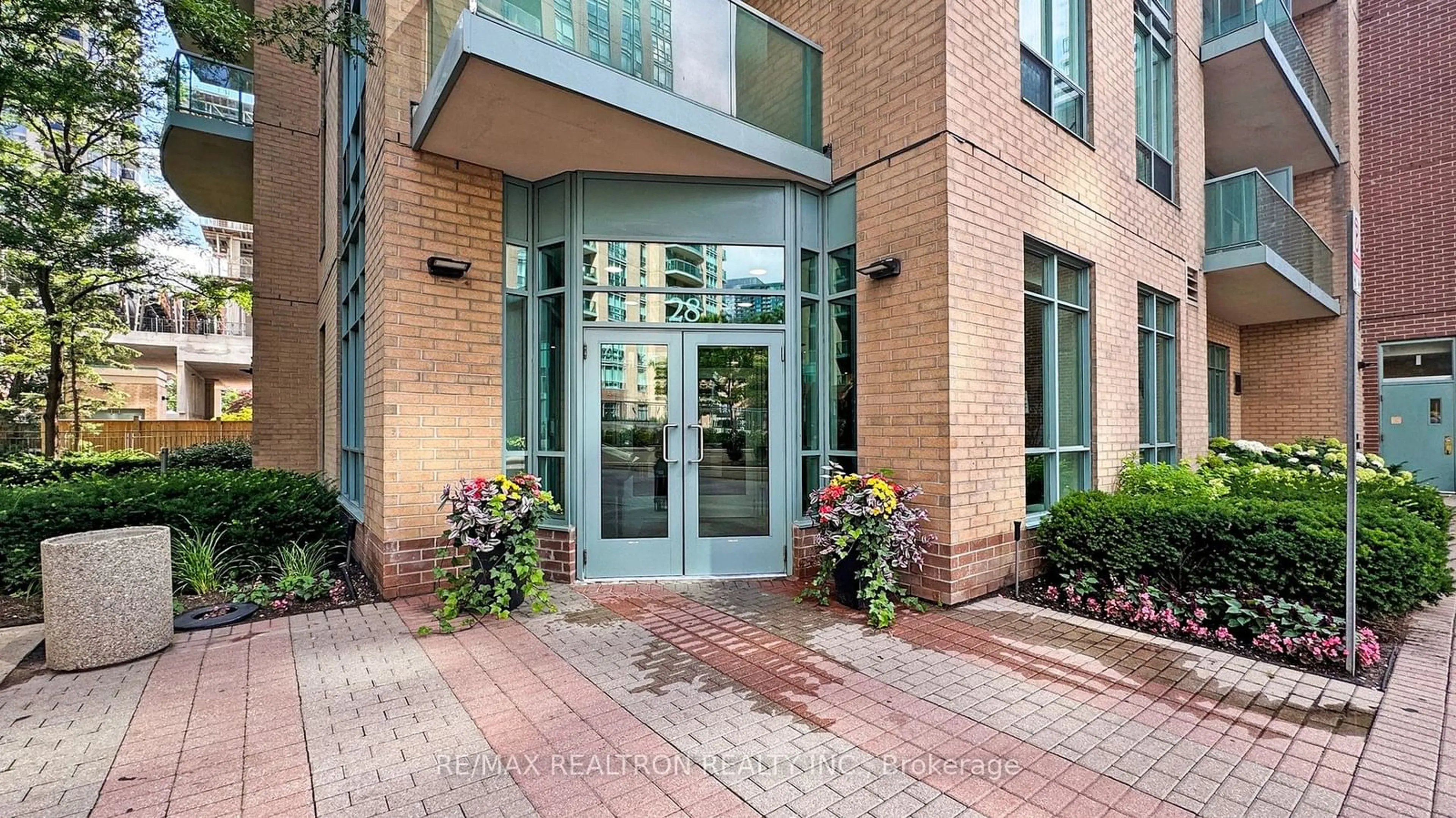 Indoor foyer for 28 Olive Ave #1203, Toronto Ontario M2N 7E6