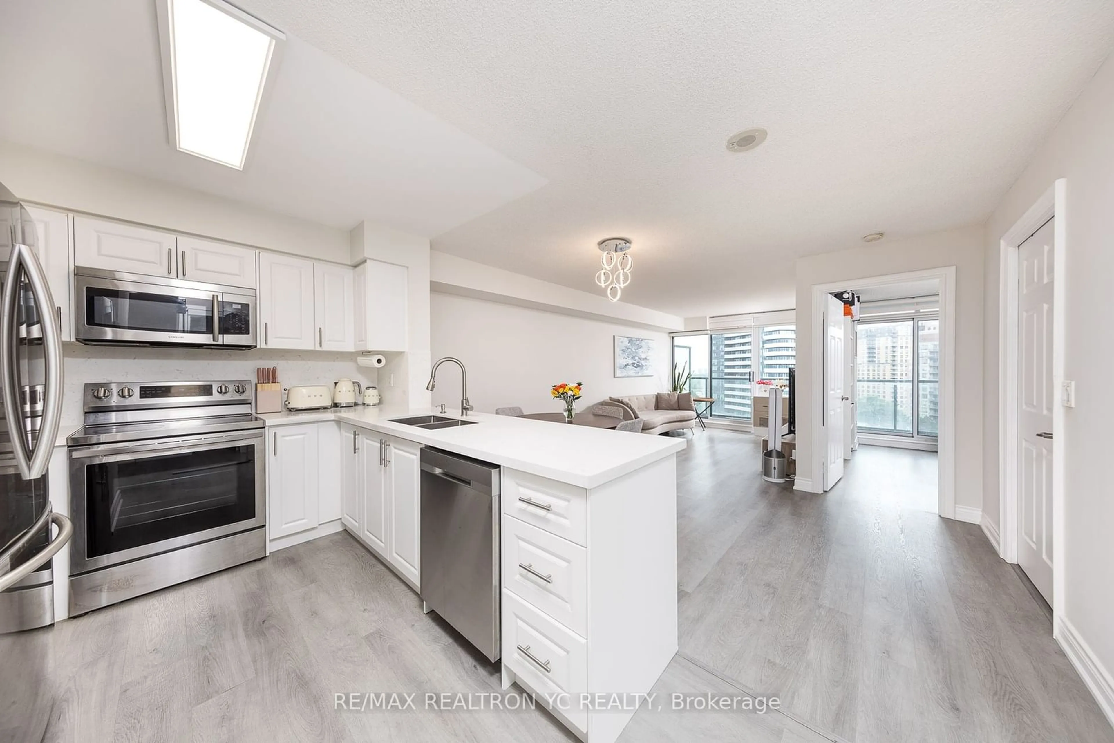 Contemporary kitchen for 5508 Yonge St #1101, Toronto Ontario M2N 7L2