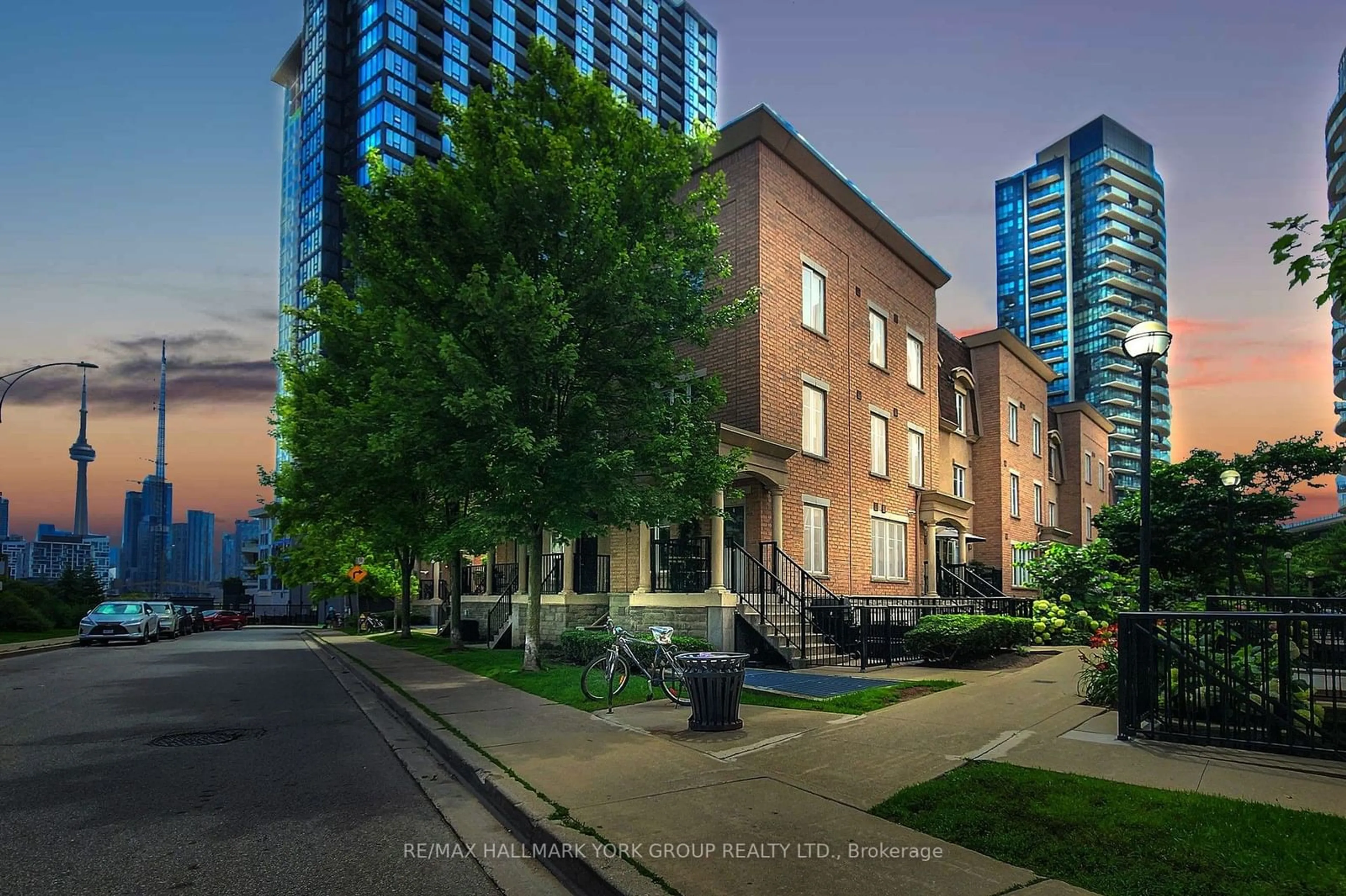 A pic from exterior of the house or condo for 26 Western Battery Rd #220, Toronto Ontario M6K 3N9