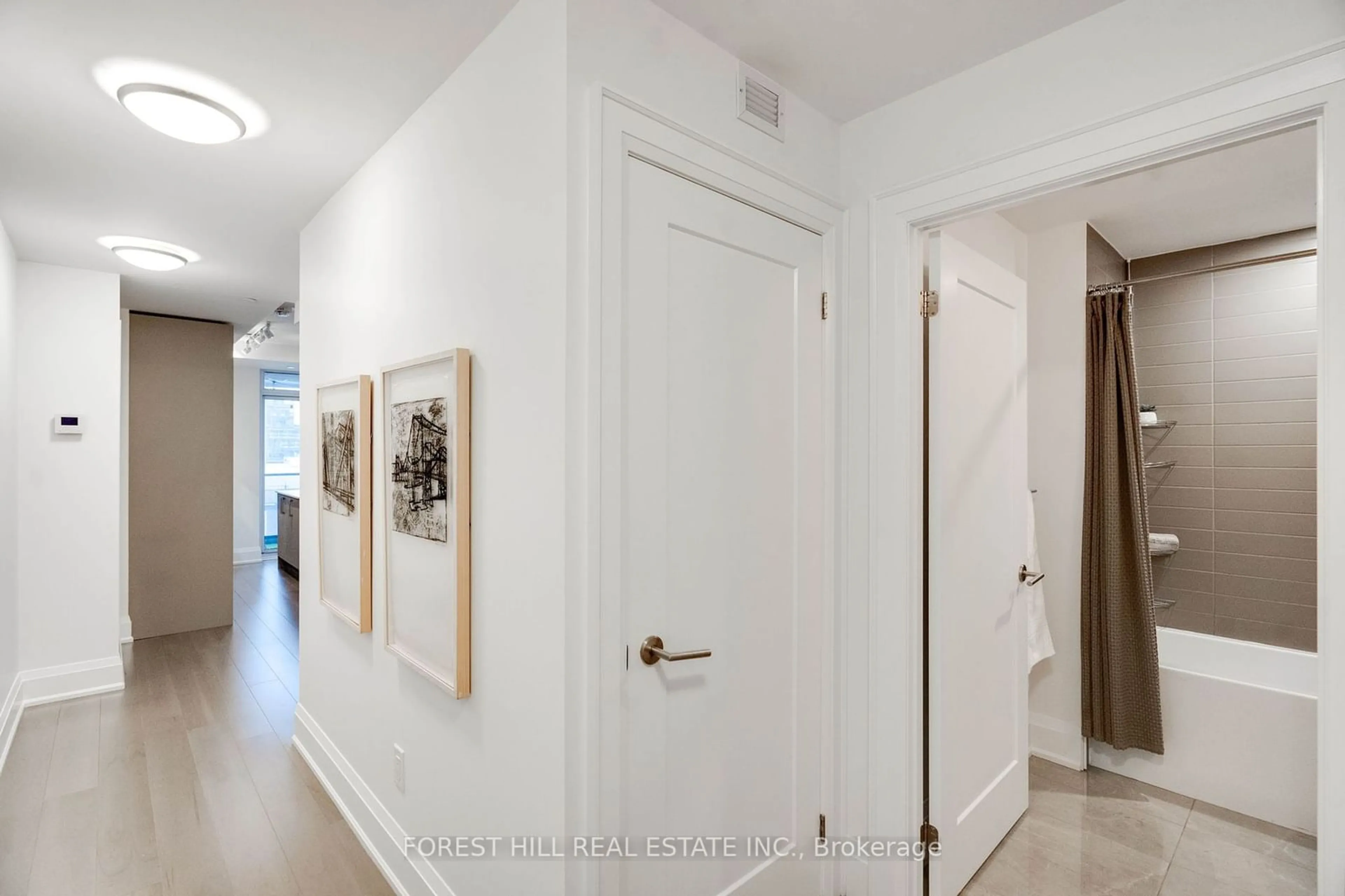 Indoor entryway for 88 cumberland St #605, Toronto Ontario M5R 1A3