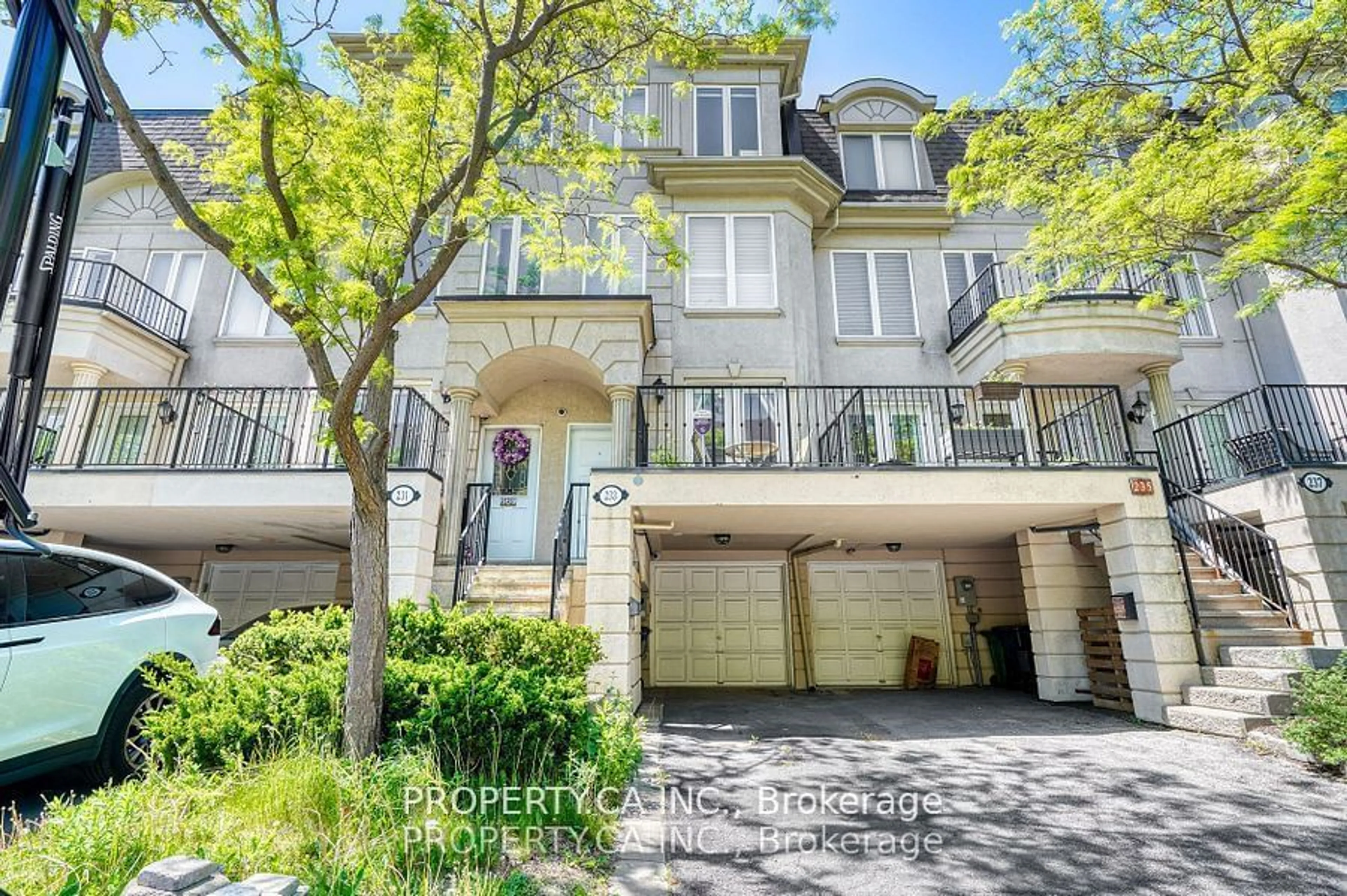 A pic from exterior of the house or condo for 233 David Dunlap Circ, Toronto Ontario M3C 4B9