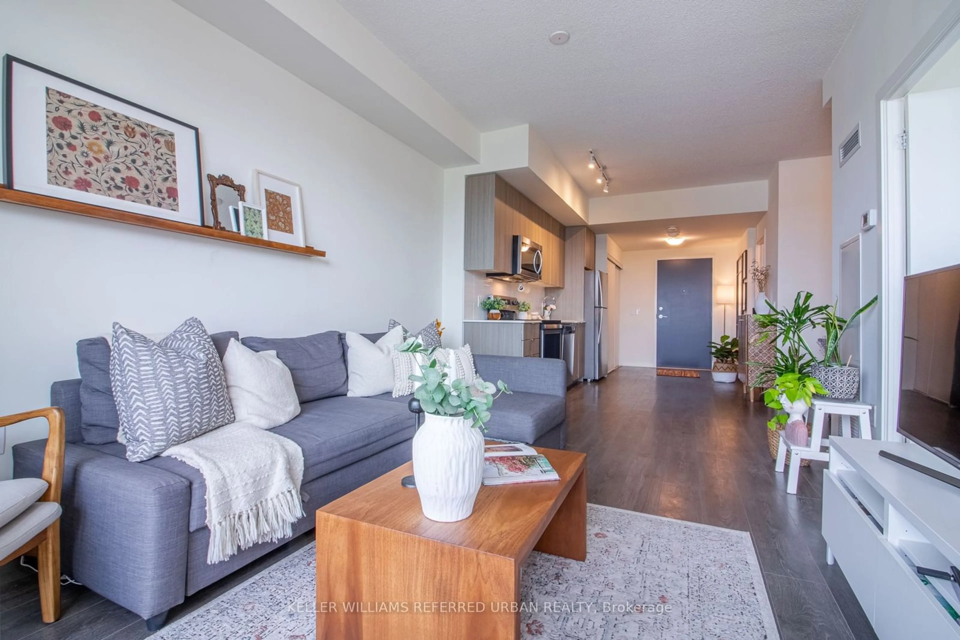 Living room for 3237 Bayview Ave #503, Toronto Ontario M2K 0G1