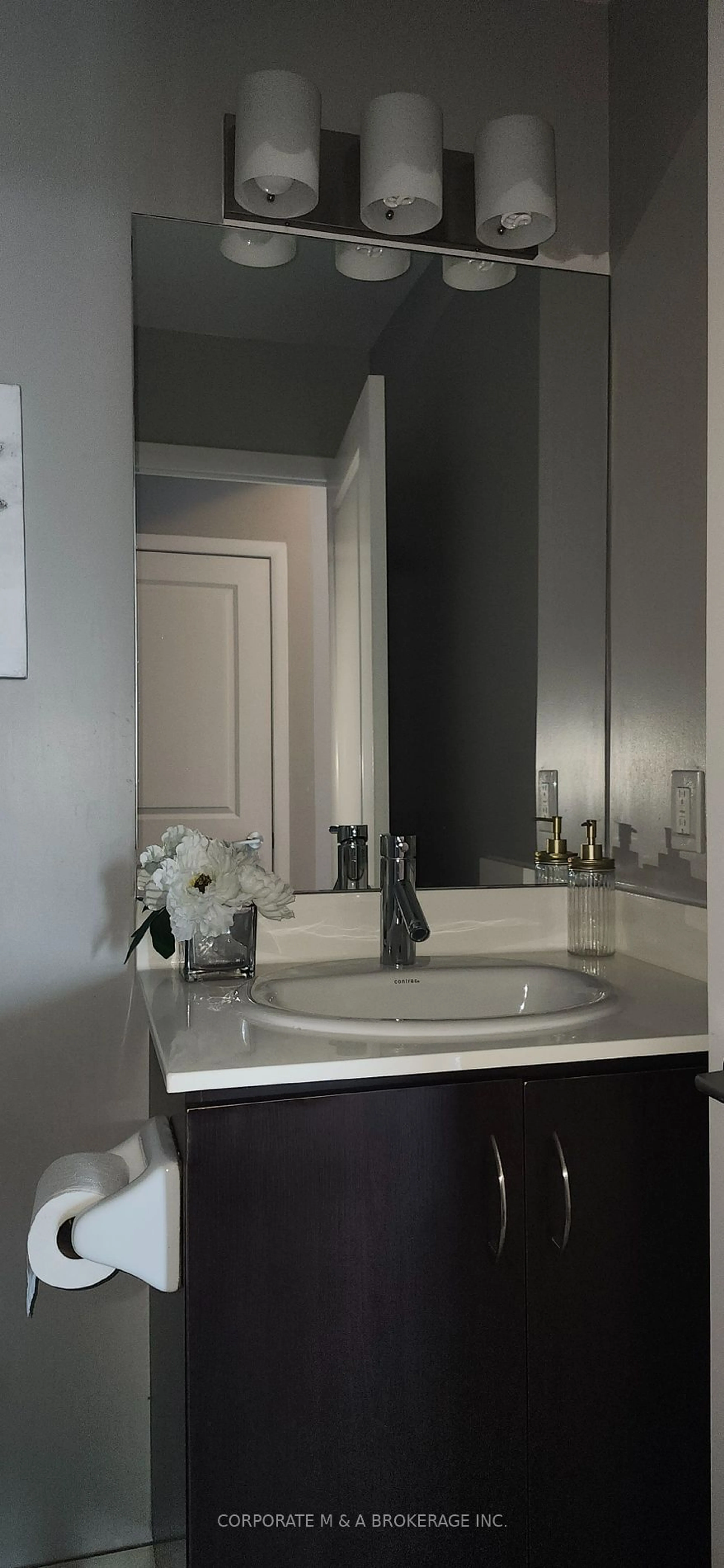 Contemporary bathroom, wood floors for 5168 Yonge St #3511, Toronto Ontario M2N 0G1