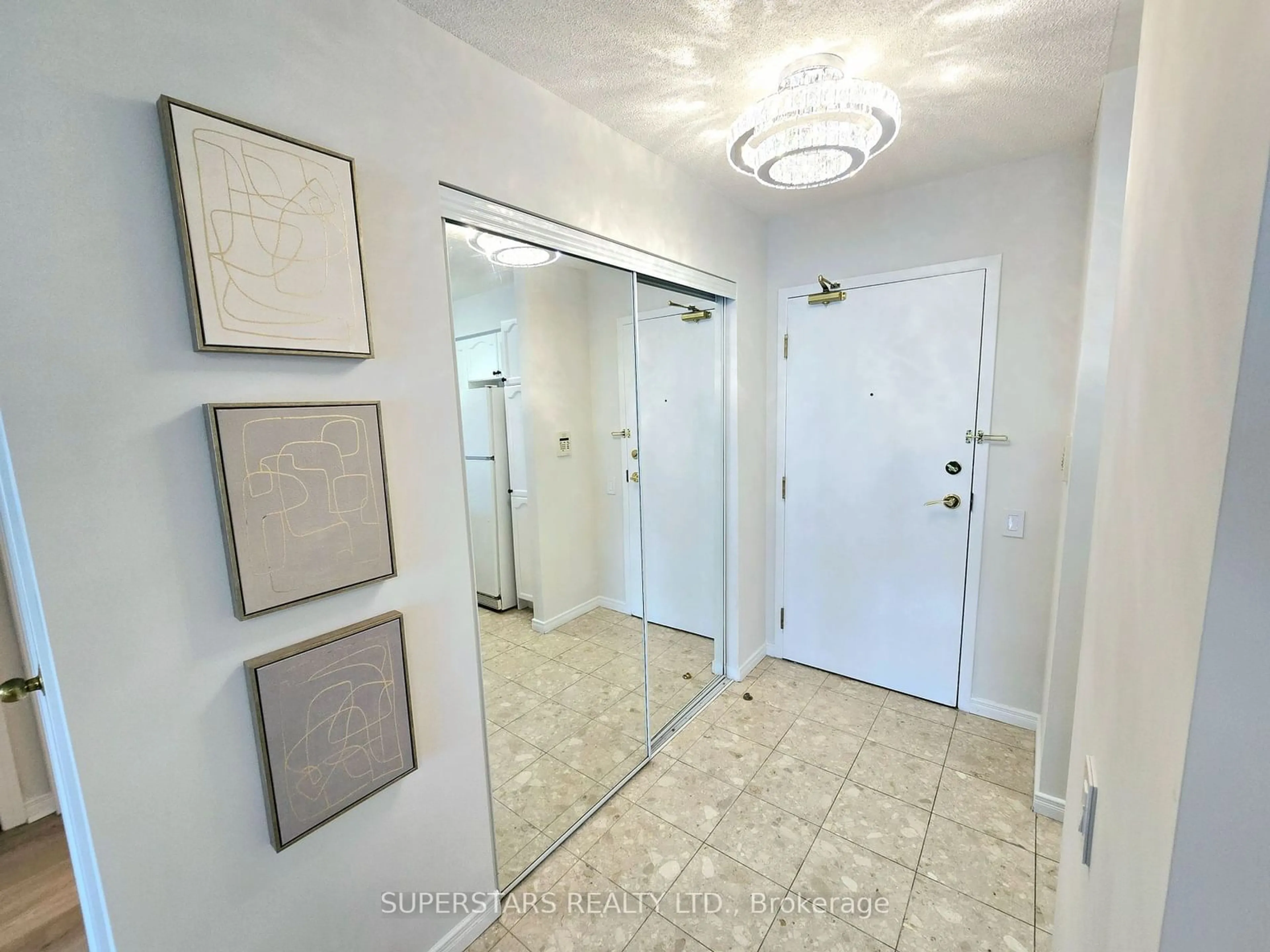 Indoor entryway for 8 Hillcrest Ave #1616, Toronto Ontario M2N 6Y6