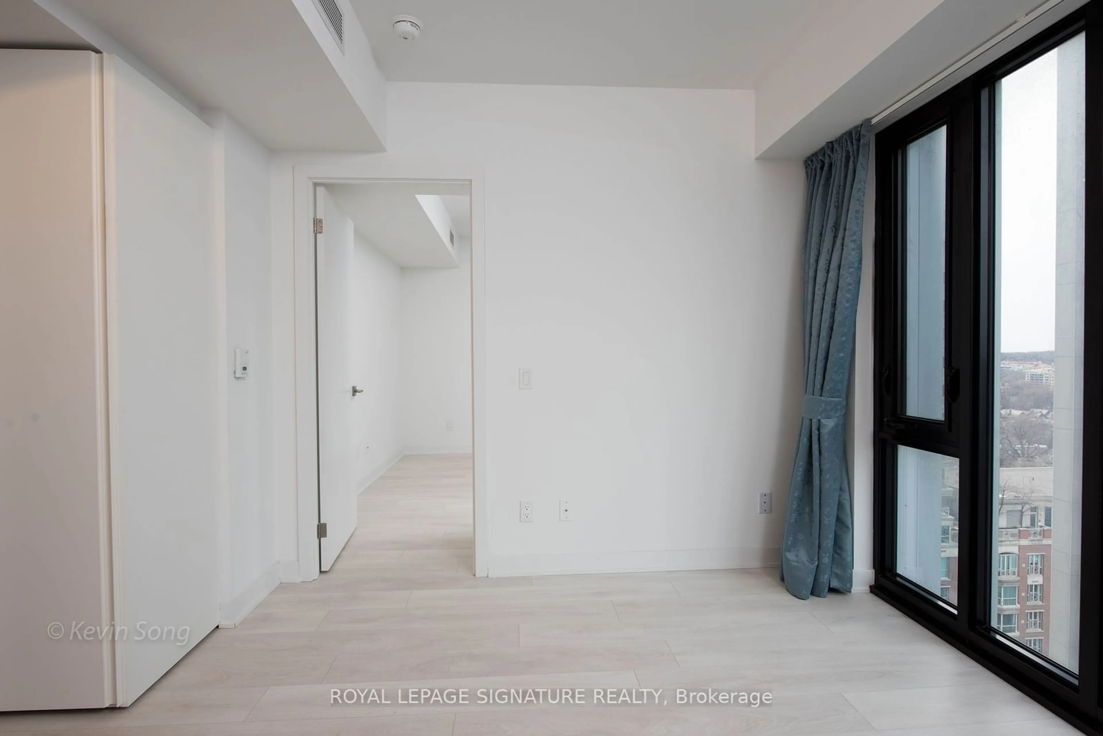 A pic of a room for 188 Cumberland St #2001, Toronto Ontario M5R 0B6