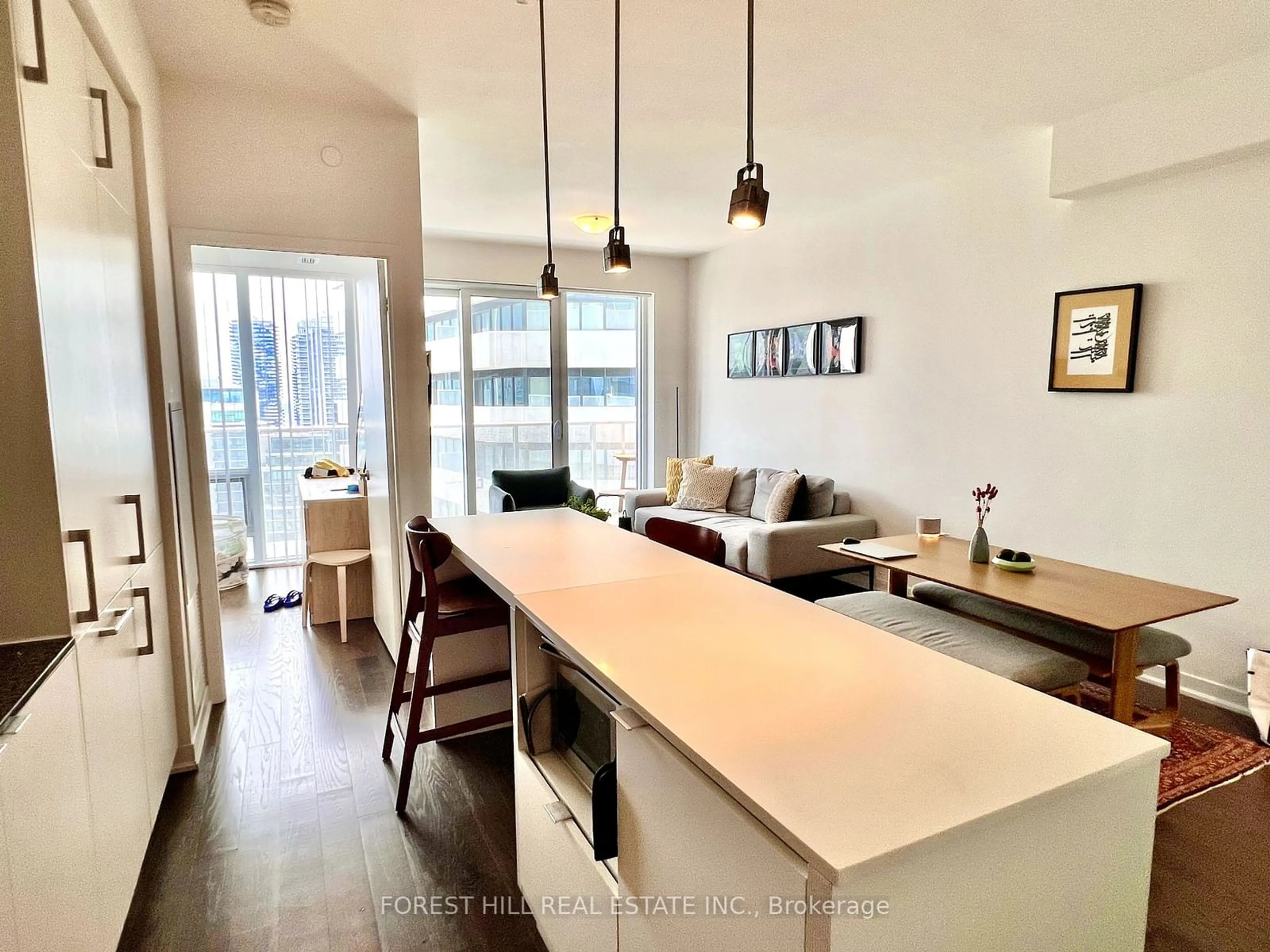 Other indoor space for 100 Harbour St #5606, Toronto Ontario M5J 0B5
