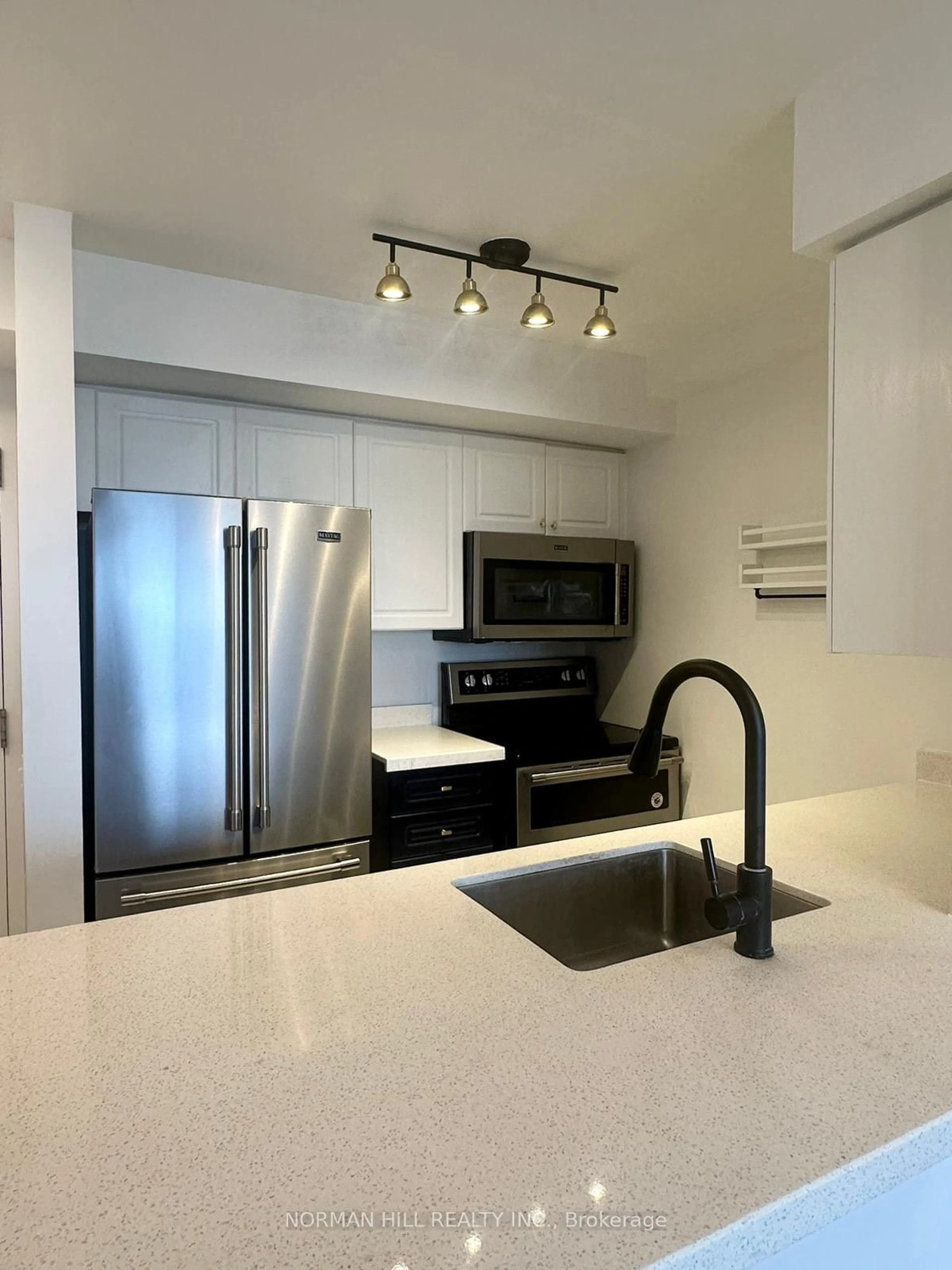 Standard kitchen for 153 Beecroft Rd #2707, Toronto Ontario M2N 7C5