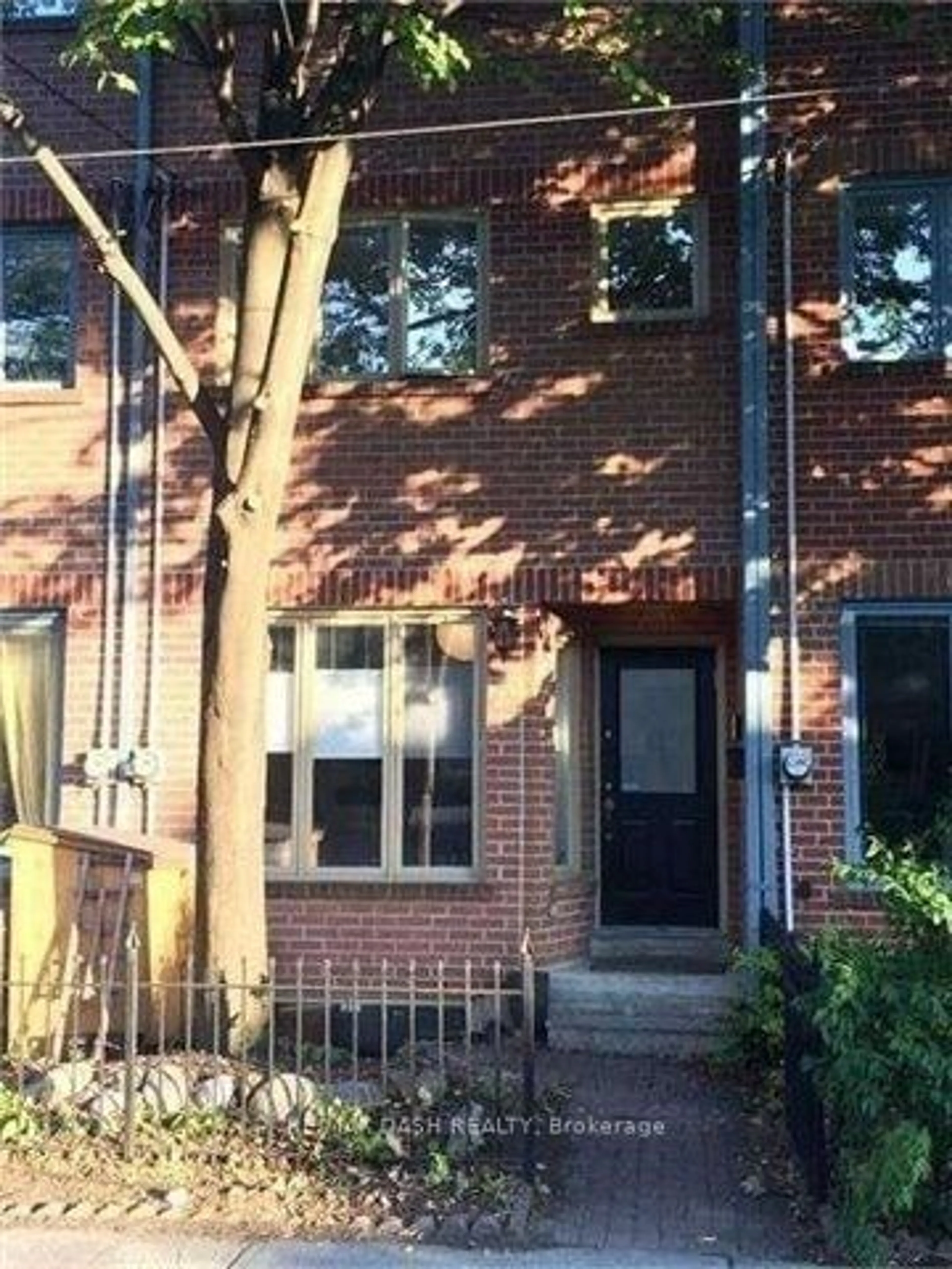 A pic from exterior of the house or condo for 79B Ulster St, Toronto Ontario M5S 1E7