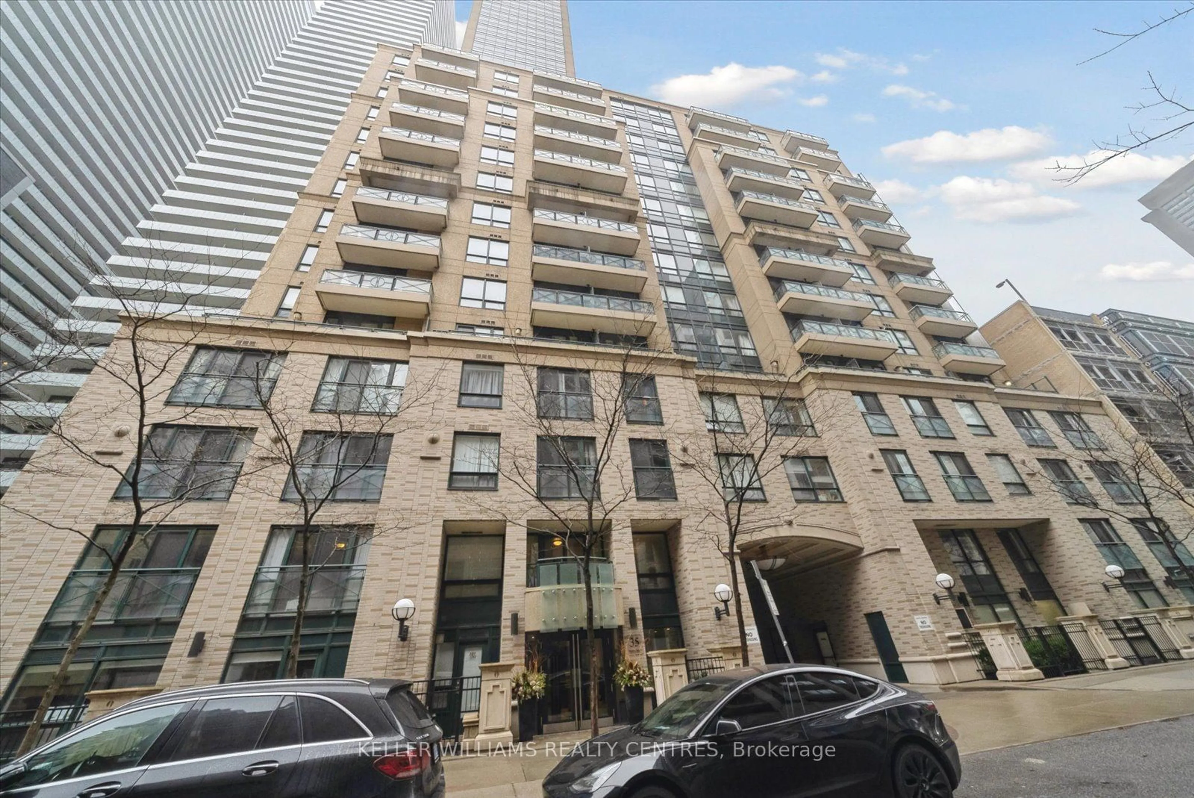 A pic from exterior of the house or condo for 35 Hayden St #1903, Toronto Ontario M4Y 3C3