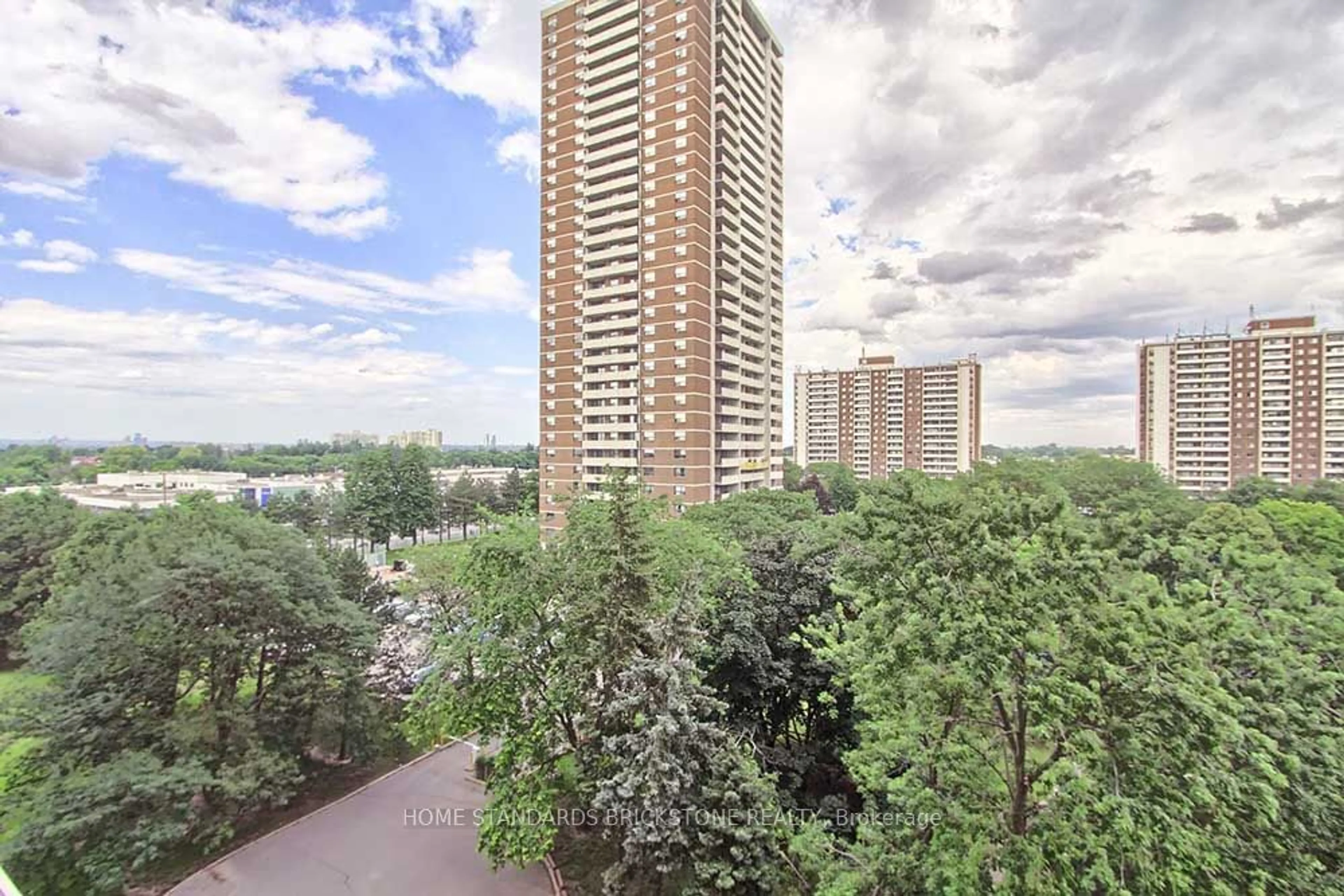 A pic from exterior of the house or condo for 205 Hilda Ave #808, Toronto Ontario M2M 4B1