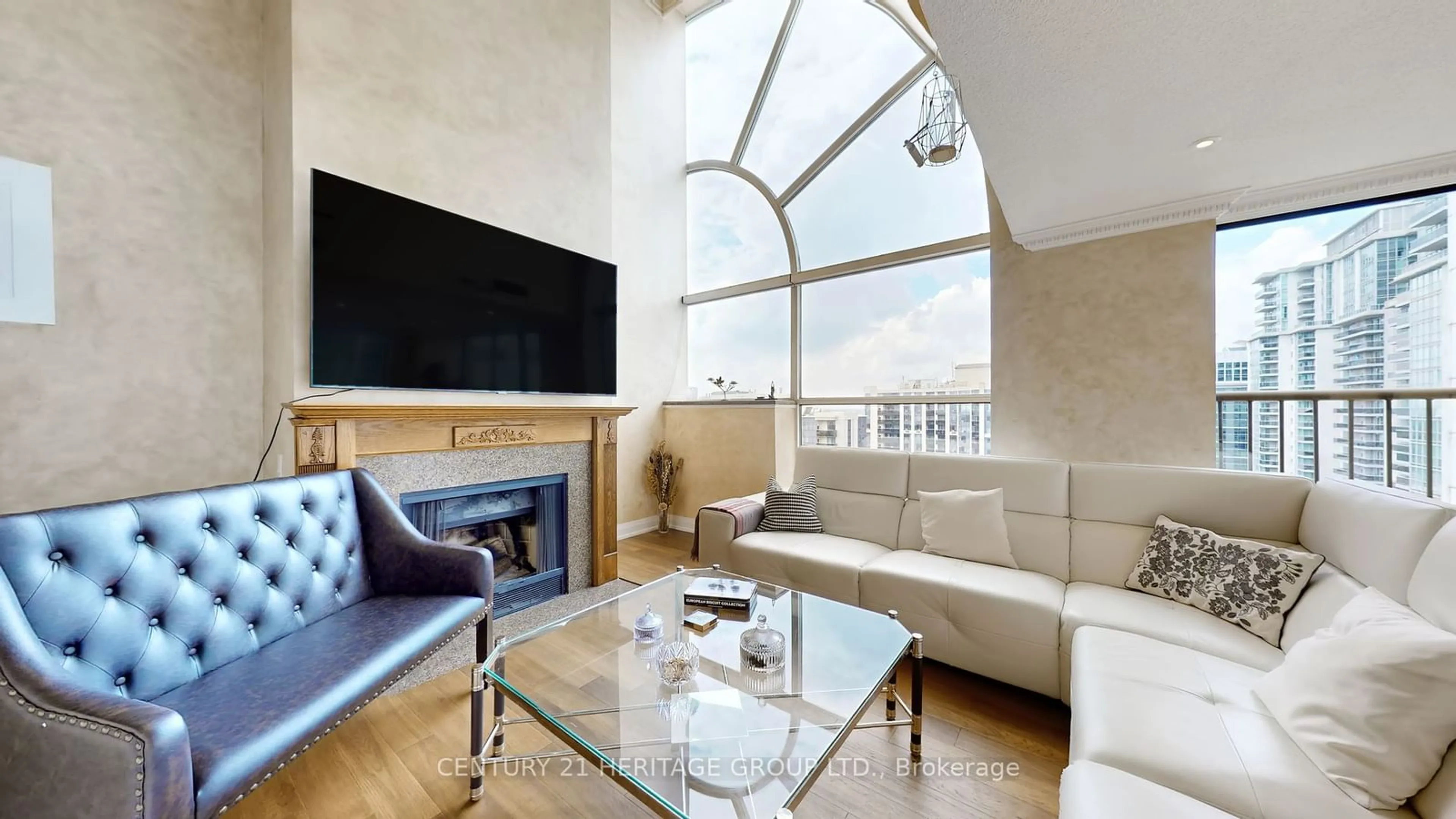 Living room for 100 Upper Madison Ave #PH2, Toronto Ontario M2N 6M4
