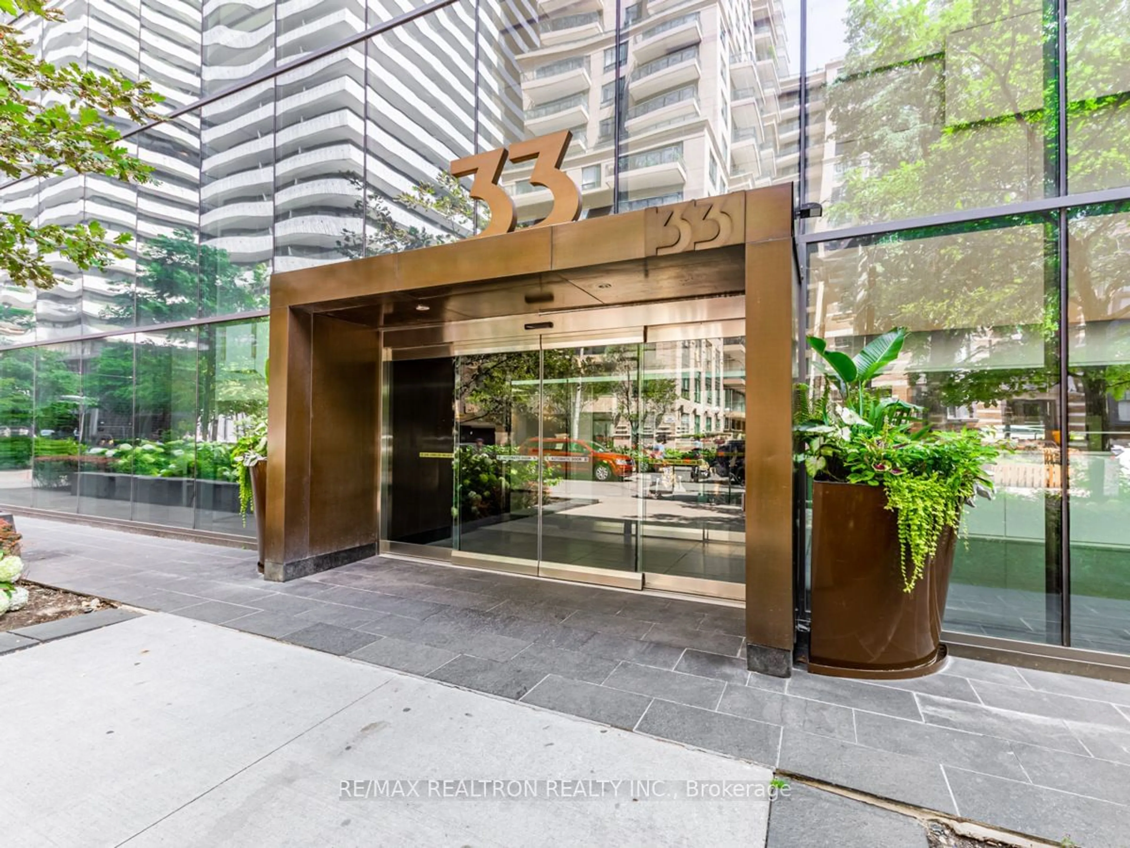 Indoor foyer for 33 Charles St #3001, Toronto Ontario M4Y 1R9