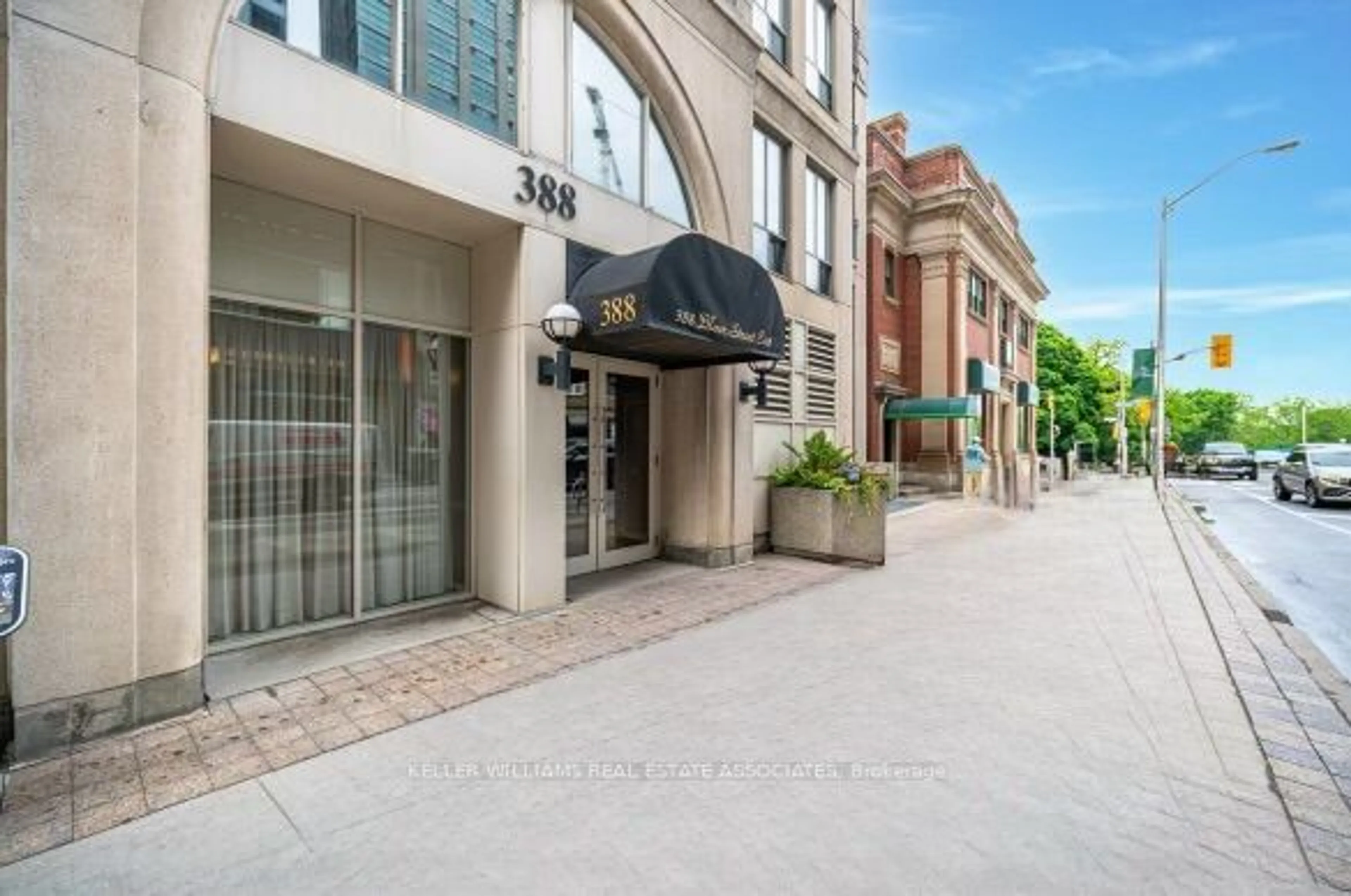 A pic from exterior of the house or condo for 388 Bloor St #1507, Toronto Ontario M4W 3W9