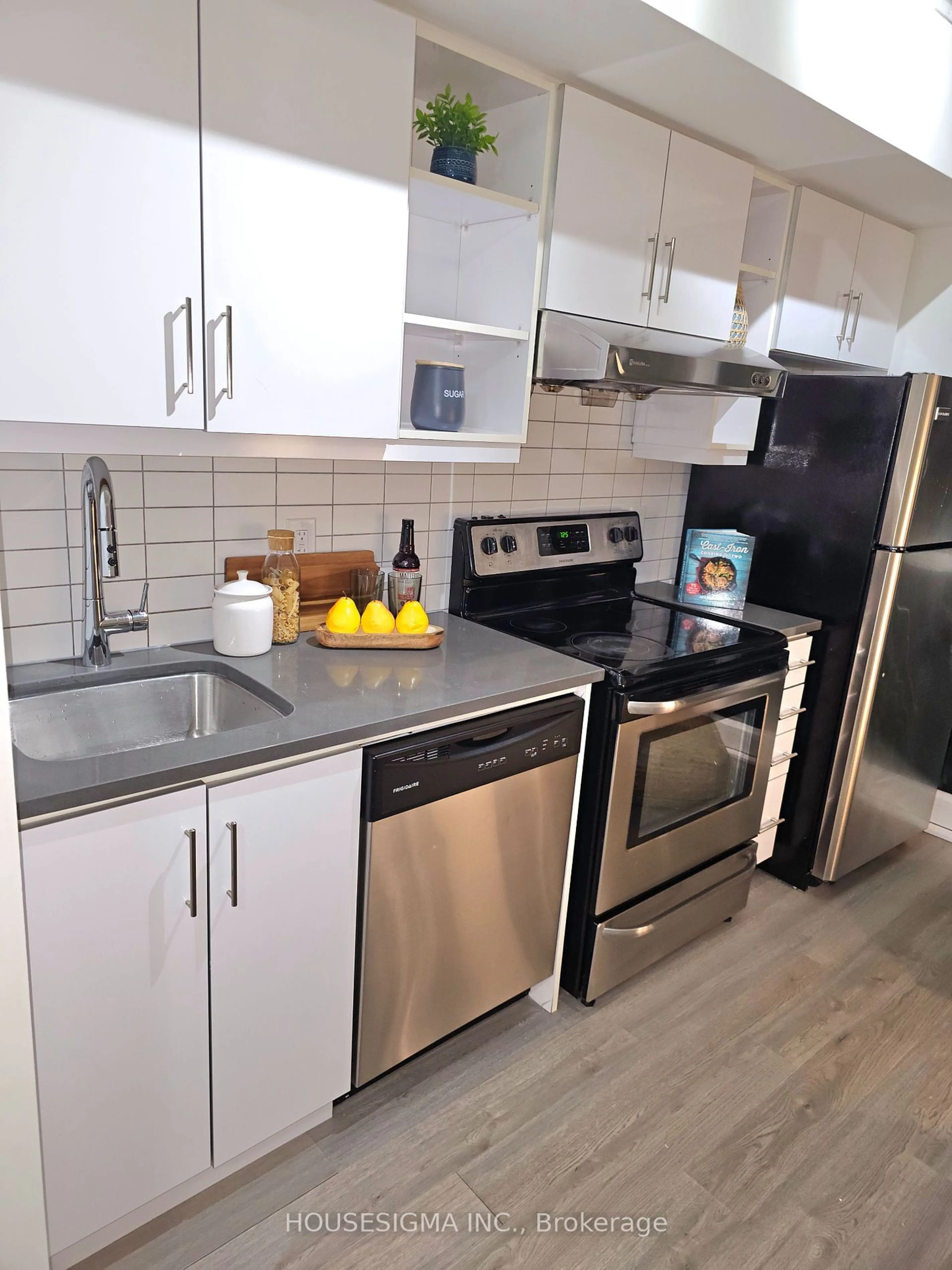 Standard kitchen for 160 Vanderhoof Ave #LPH09, Toronto Ontario M4G 0B7