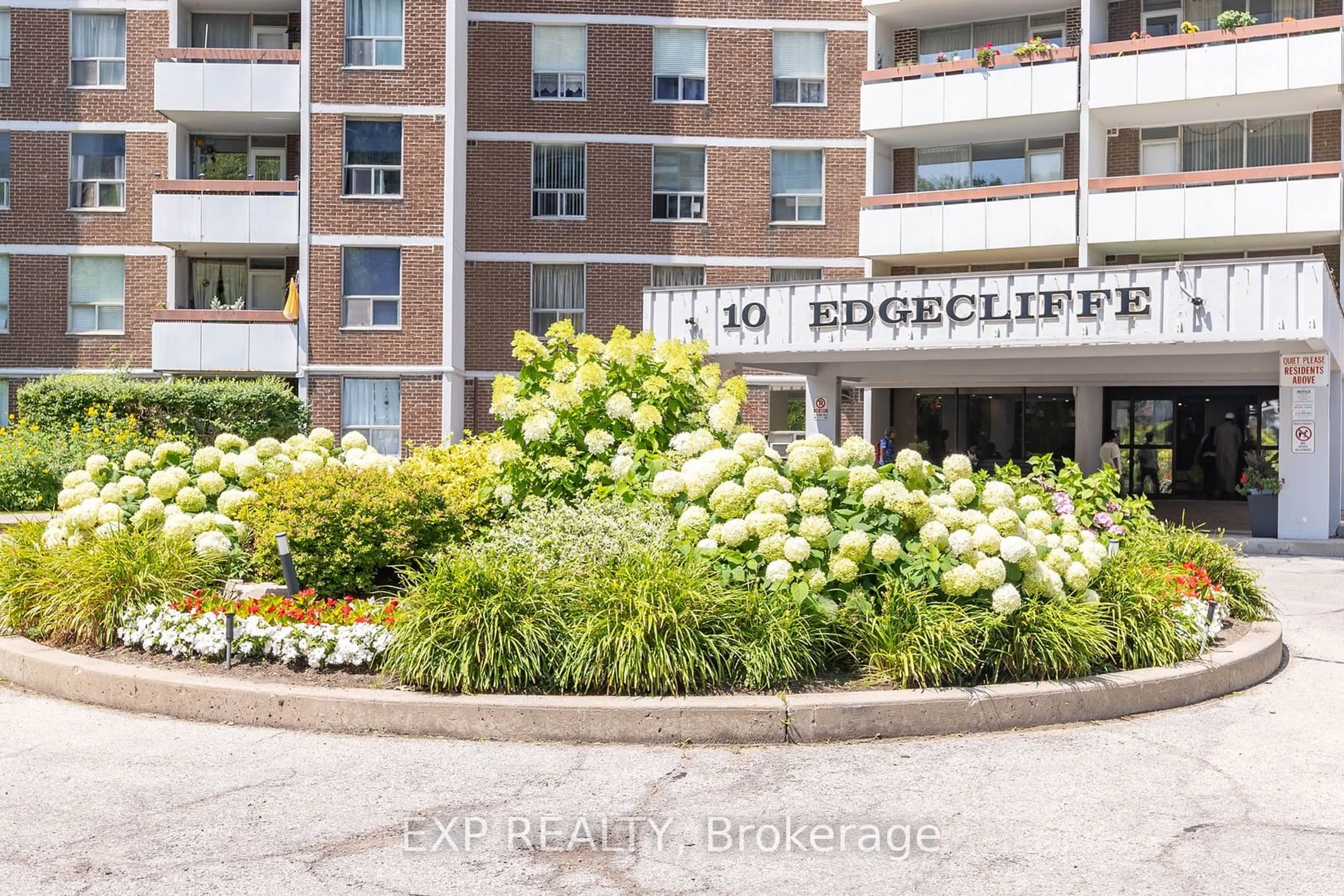 A pic from exterior of the house or condo for 10 Edgecliff Gfwy #510, Toronto Ontario M3C 3A3