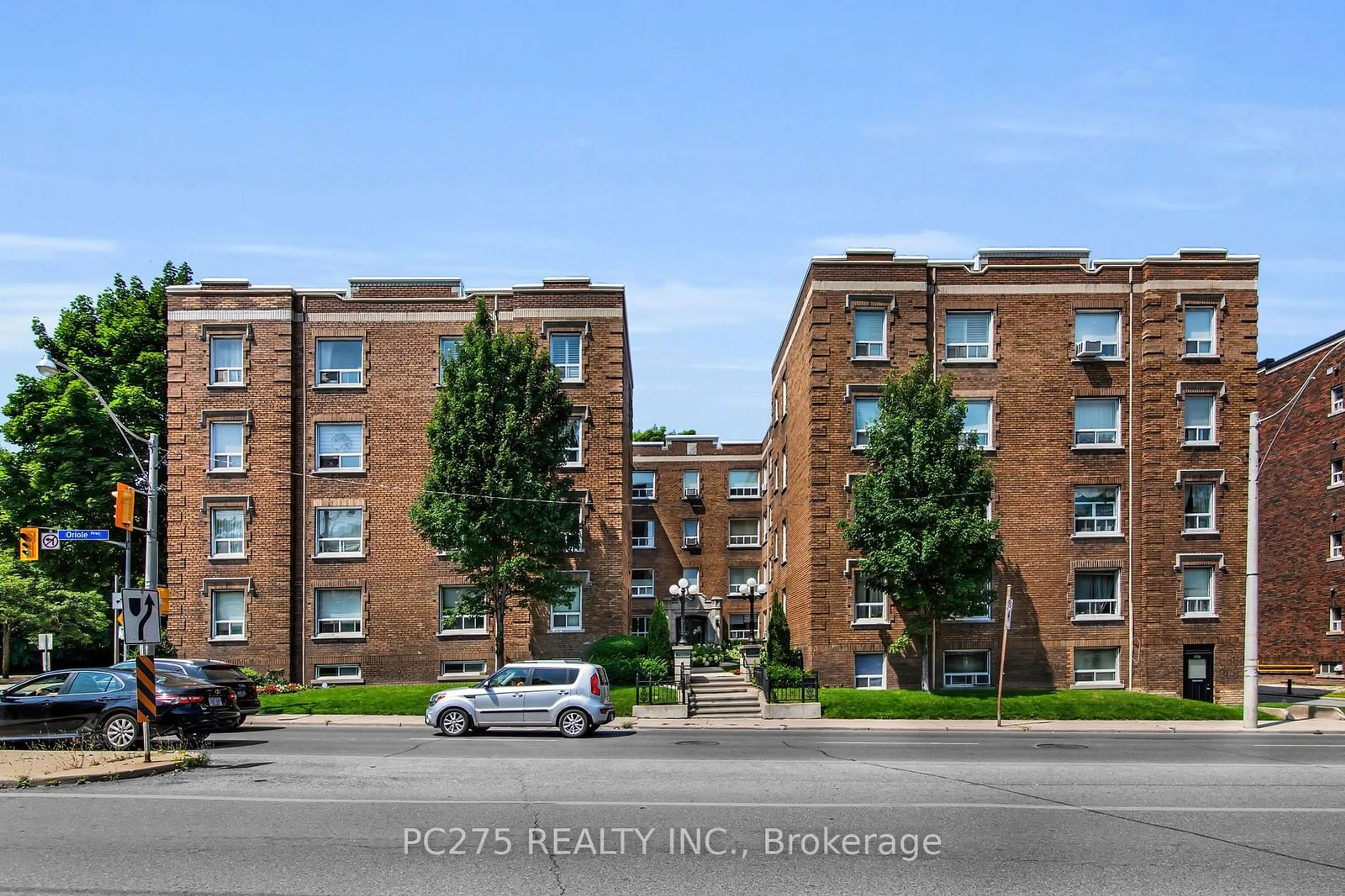 A pic from exterior of the house or condo for 100 Oriole Pkwy #407, Toronto Ontario M5P 2G8