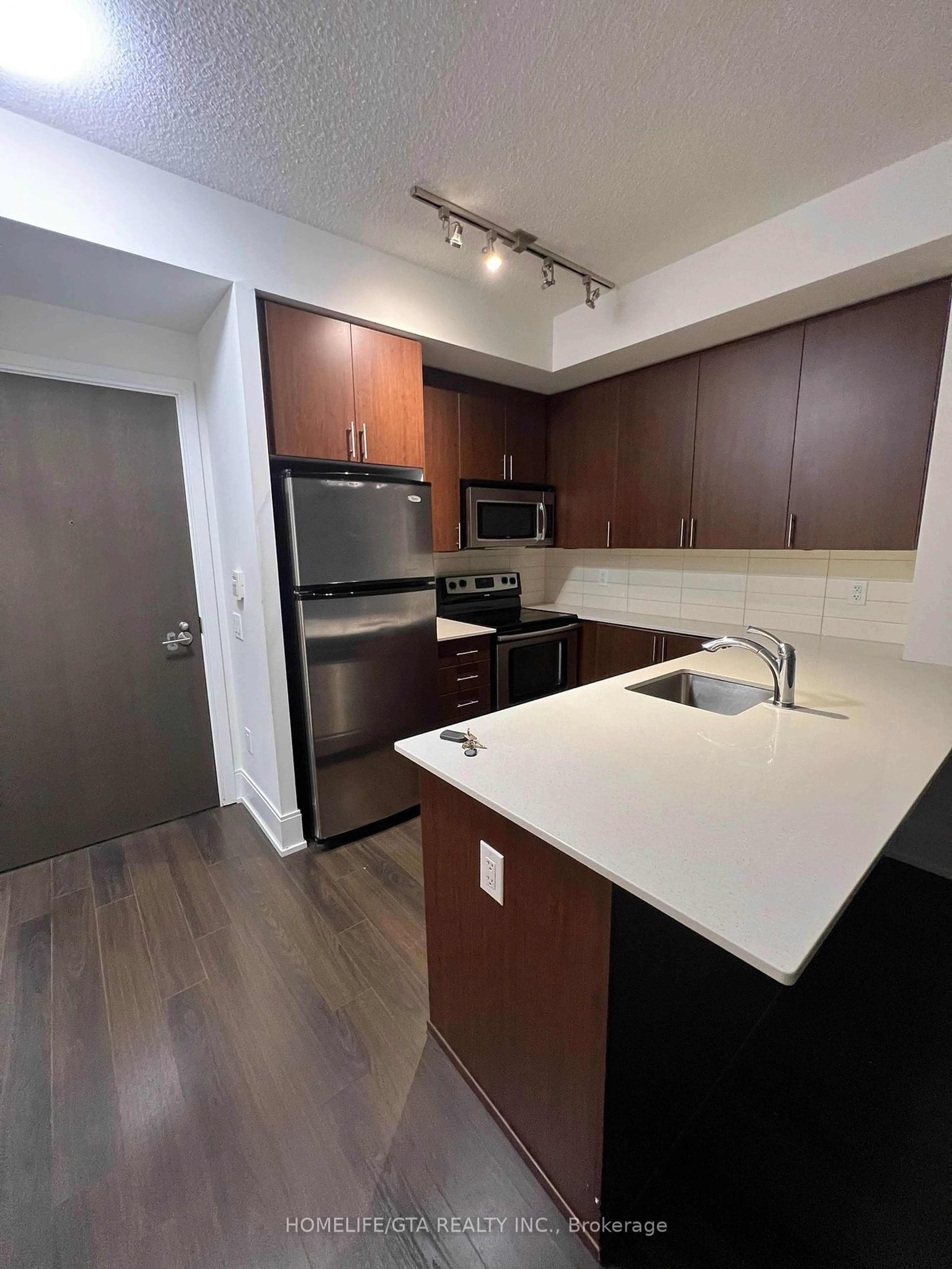 Standard kitchen for 560 Front St #1004, Toronto Ontario M1V 1C1