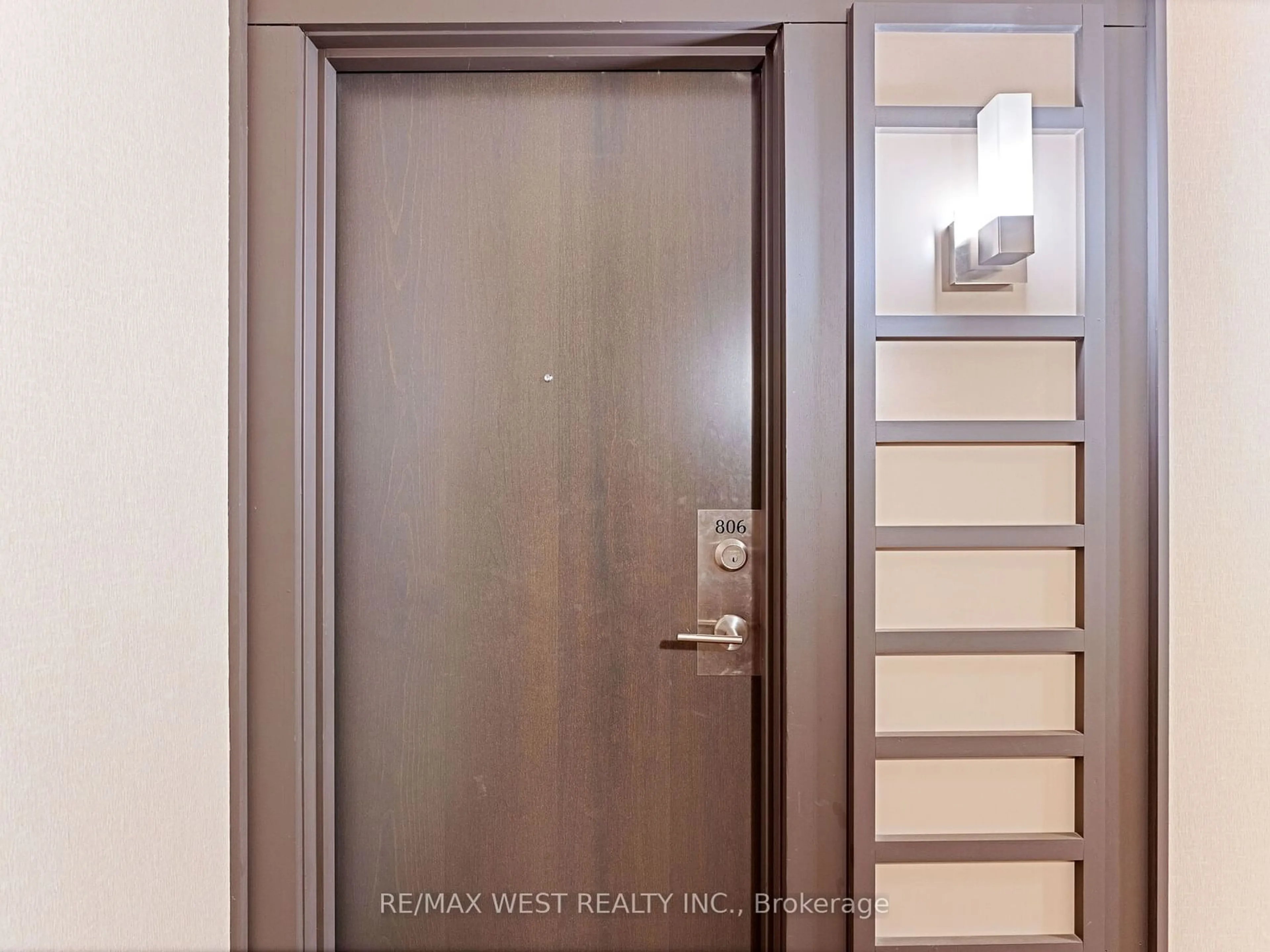 Indoor entryway for 181 Wynford Dr #806, Toronto Ontario M3C 0C6