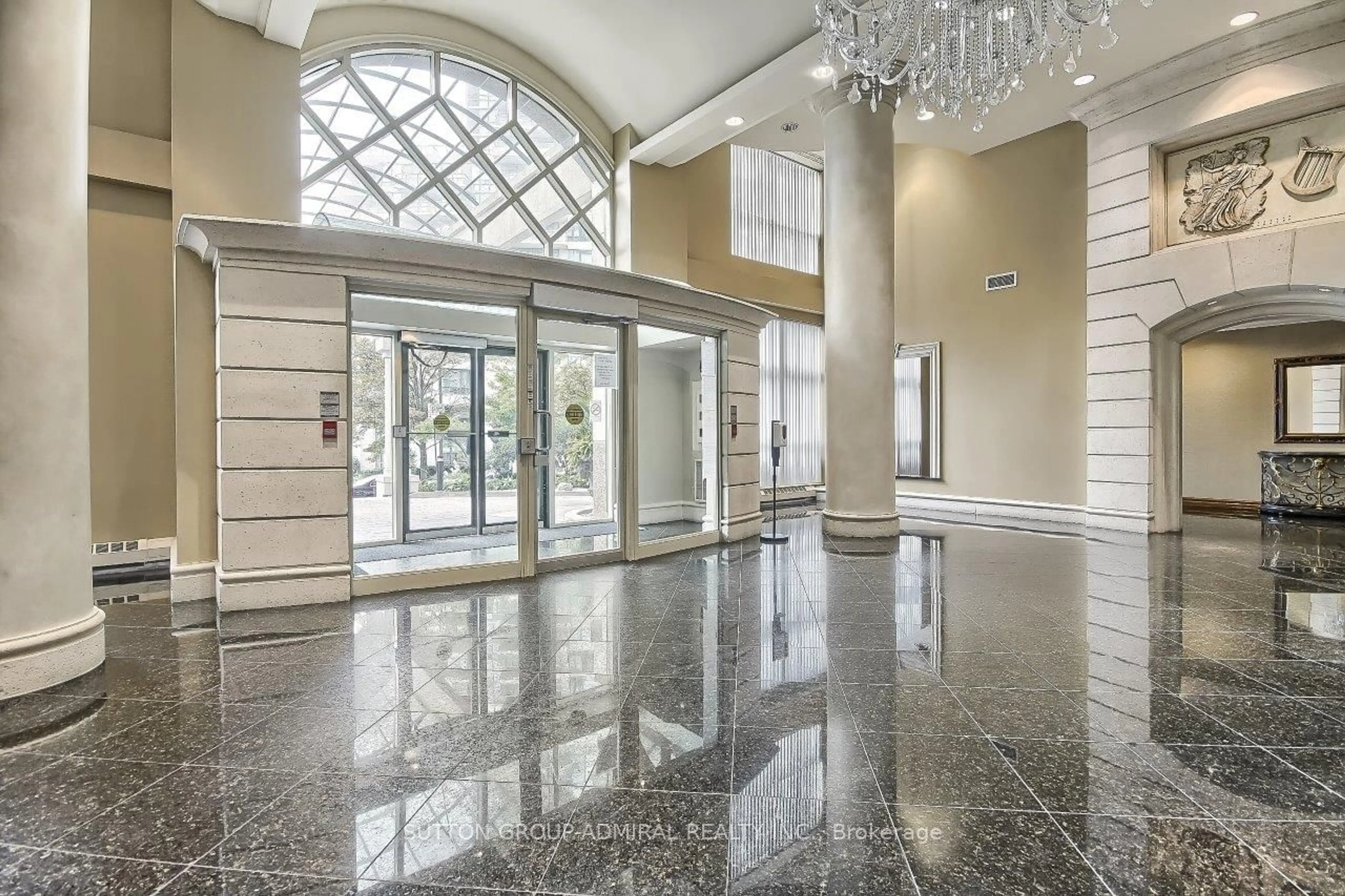 Indoor lobby for 23 Lorraine Dr #LPH6, Toronto Ontario M2N 6Z6