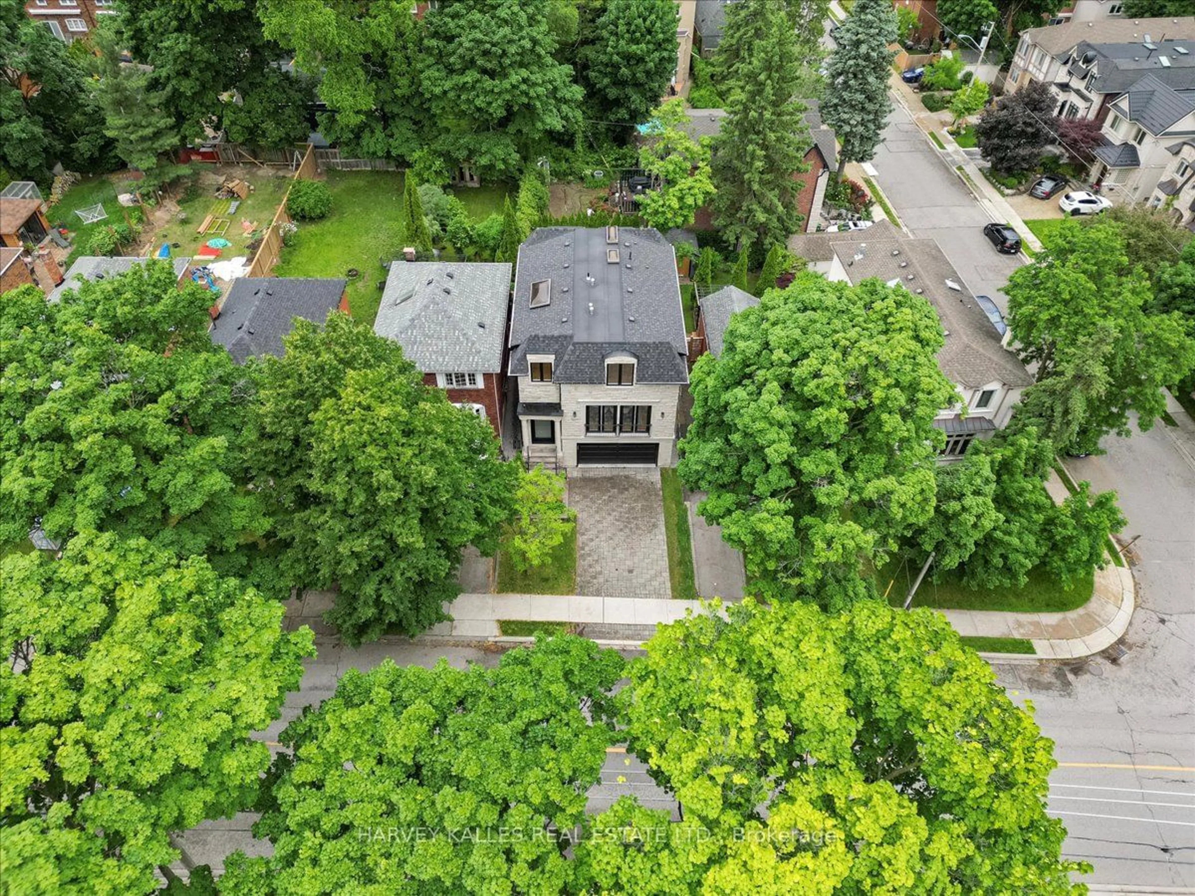 Outside view for 28 Southvale Dr, Toronto Ontario M4G 1G3