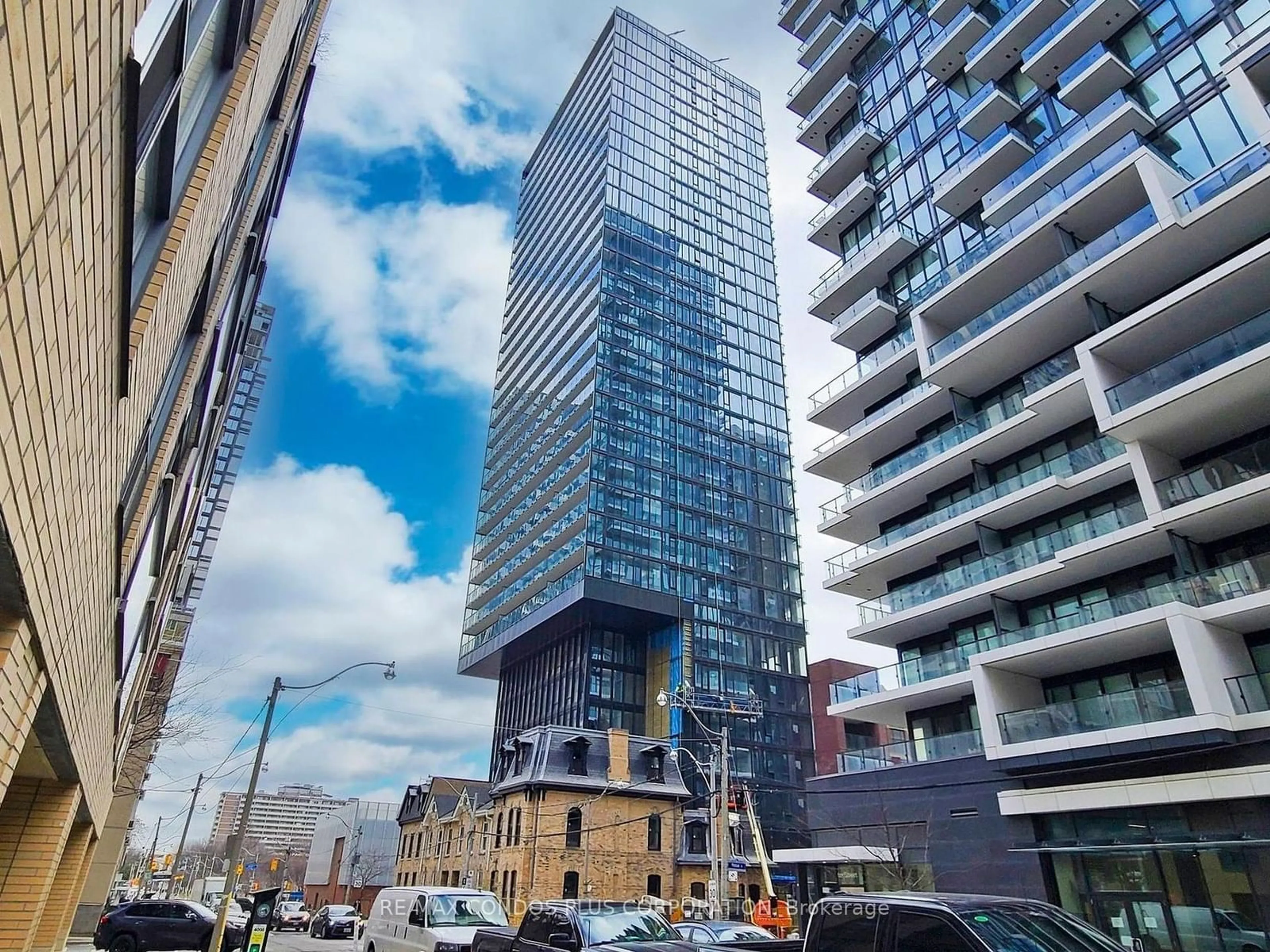 A pic from exterior of the house or condo for 47 Mutual St #1907, Toronto Ontario M5B 0C6