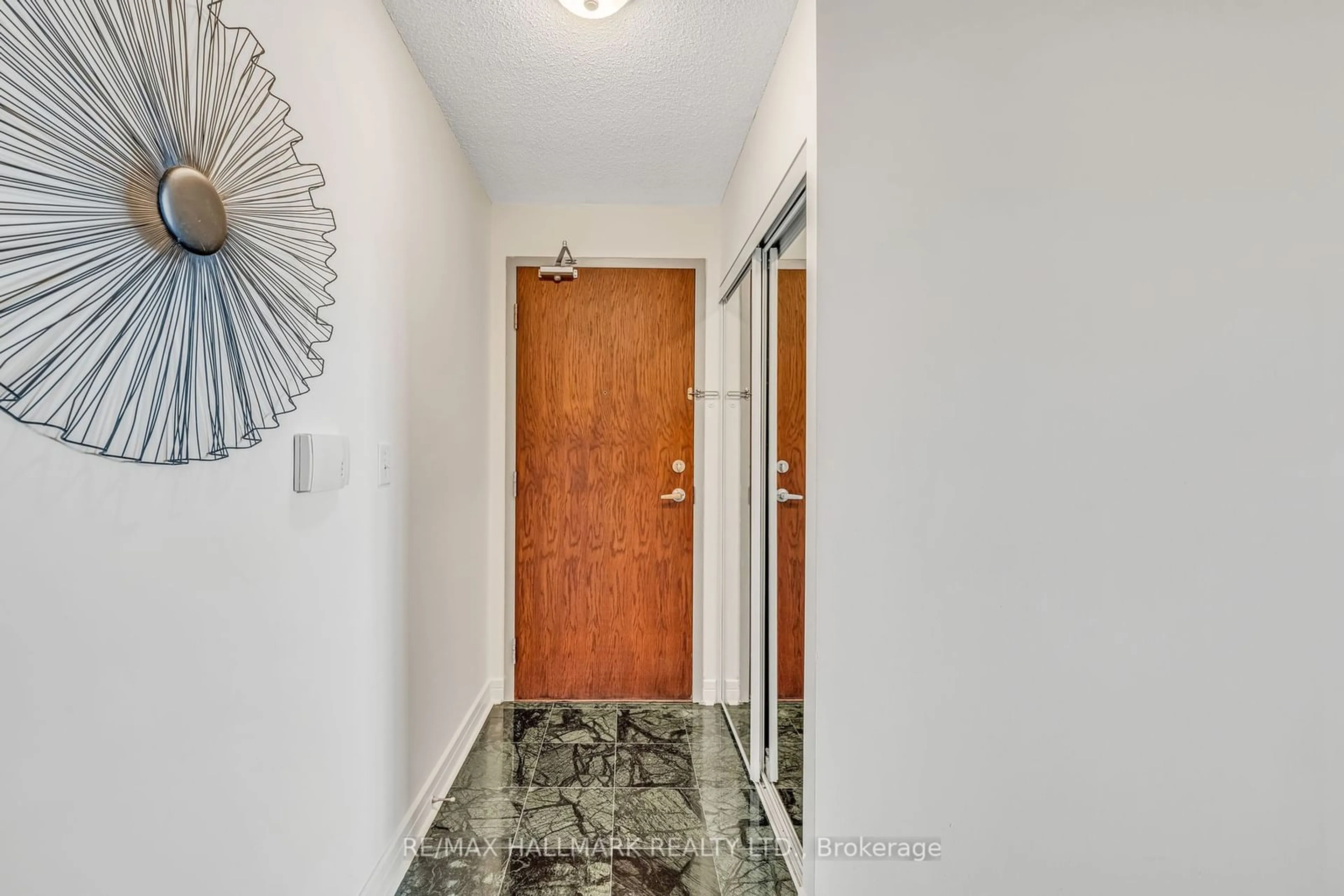 Indoor entryway for 18 Harrison Garden Blvd #1912, Toronto Ontario M2N 7J7