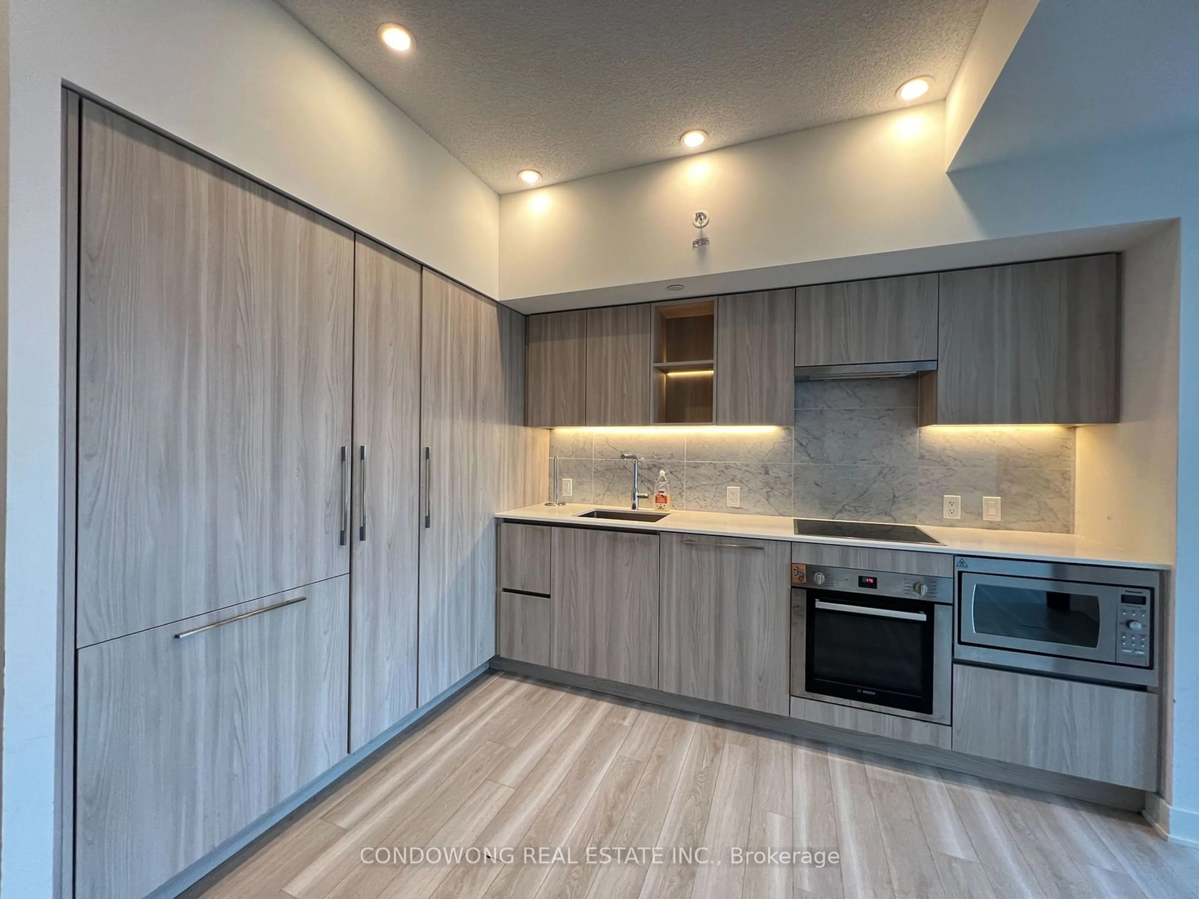 Kitchen for 19 Bathurst St #3811, Toronto Ontario M5V 0N1