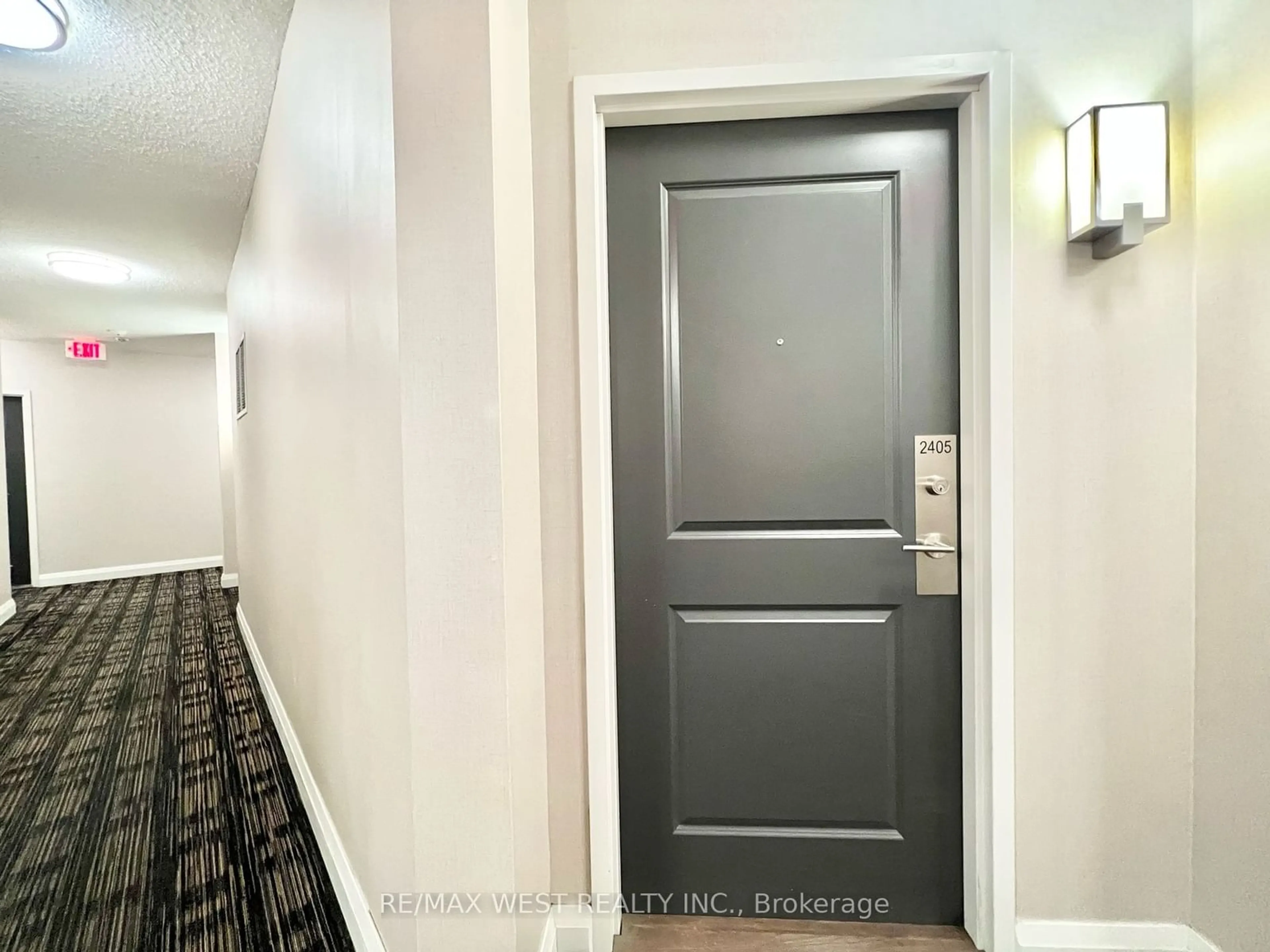 Indoor foyer for 125 Western Battery Rd #2405, Toronto Ontario M6K 3R8