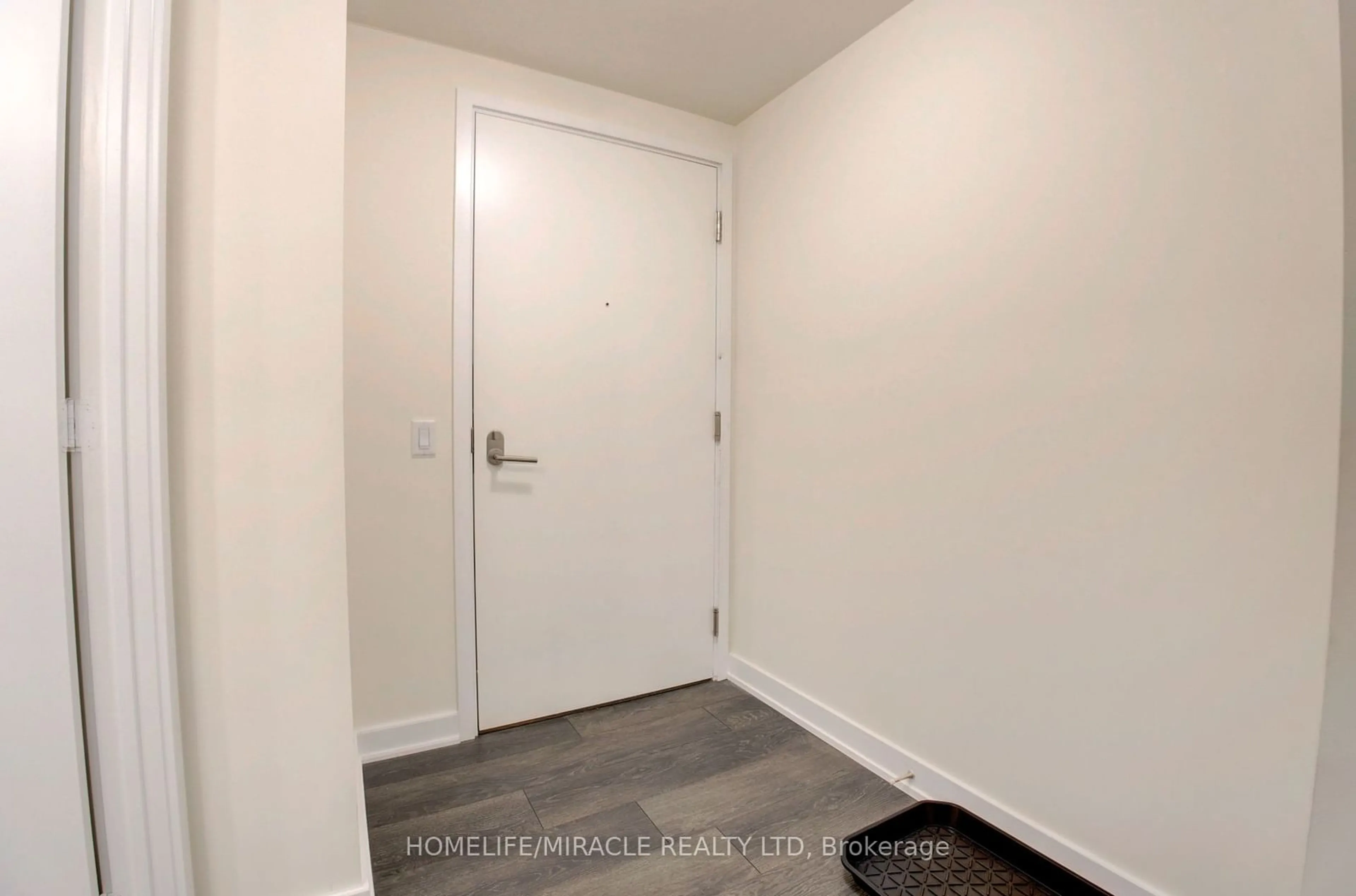 Indoor entryway for 28 Freeland St #5307, Toronto Ontario M5E 0E3