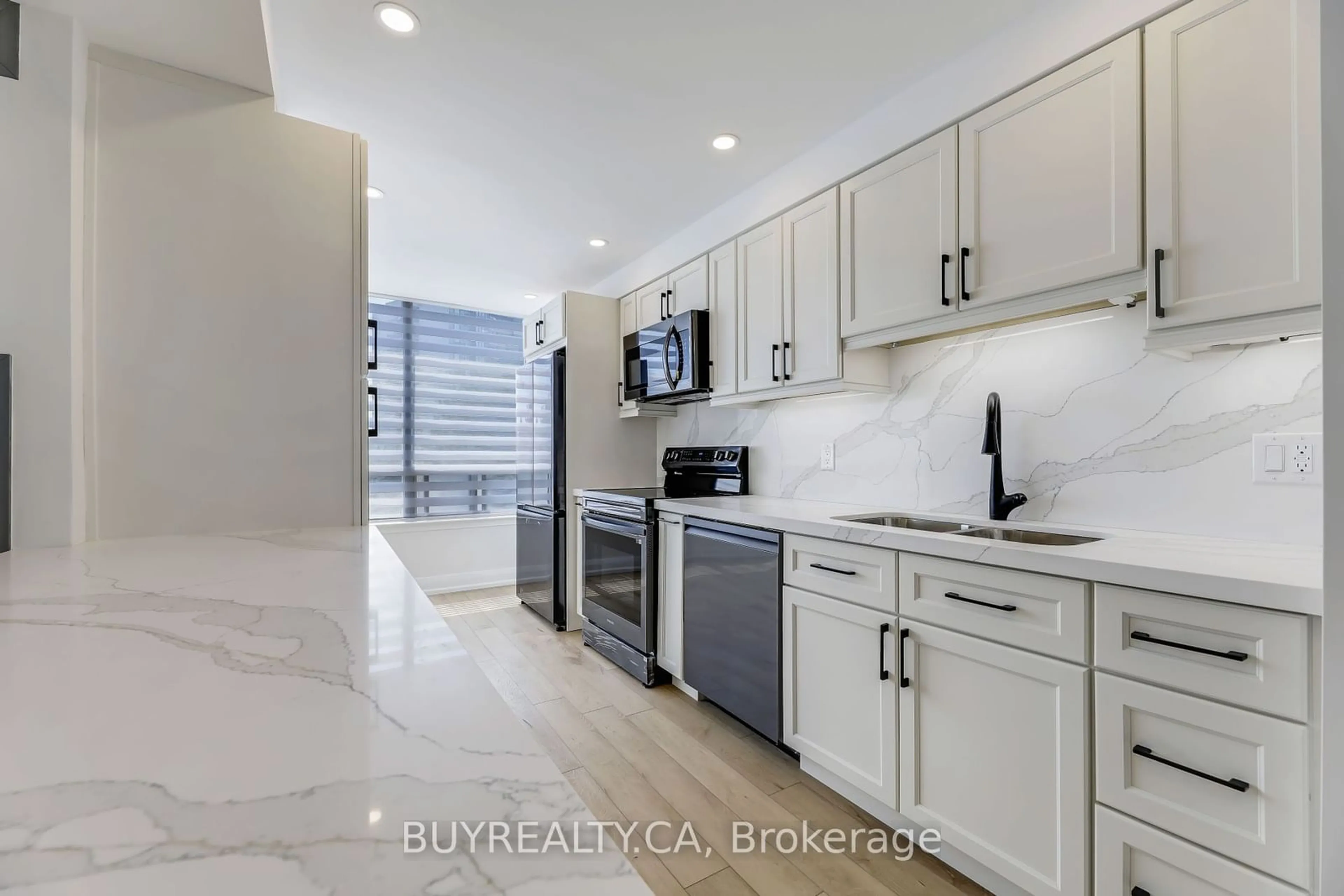 Contemporary kitchen for 1131 Steeles Ave #410, Toronto Ontario M2R 3W8