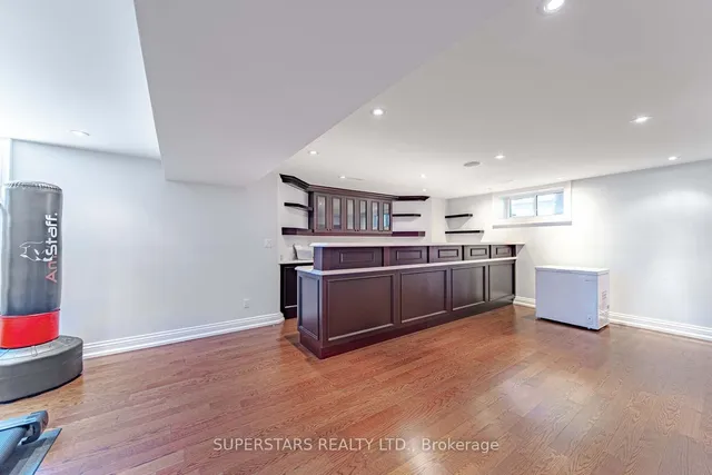 Additional property image - 643 Glencairn Ave