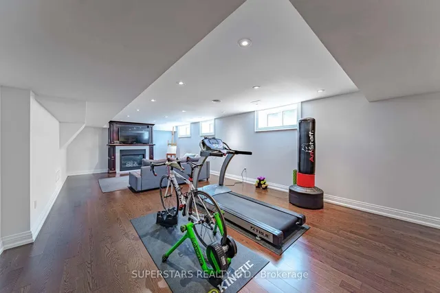 Additional property image - 643 Glencairn Ave
