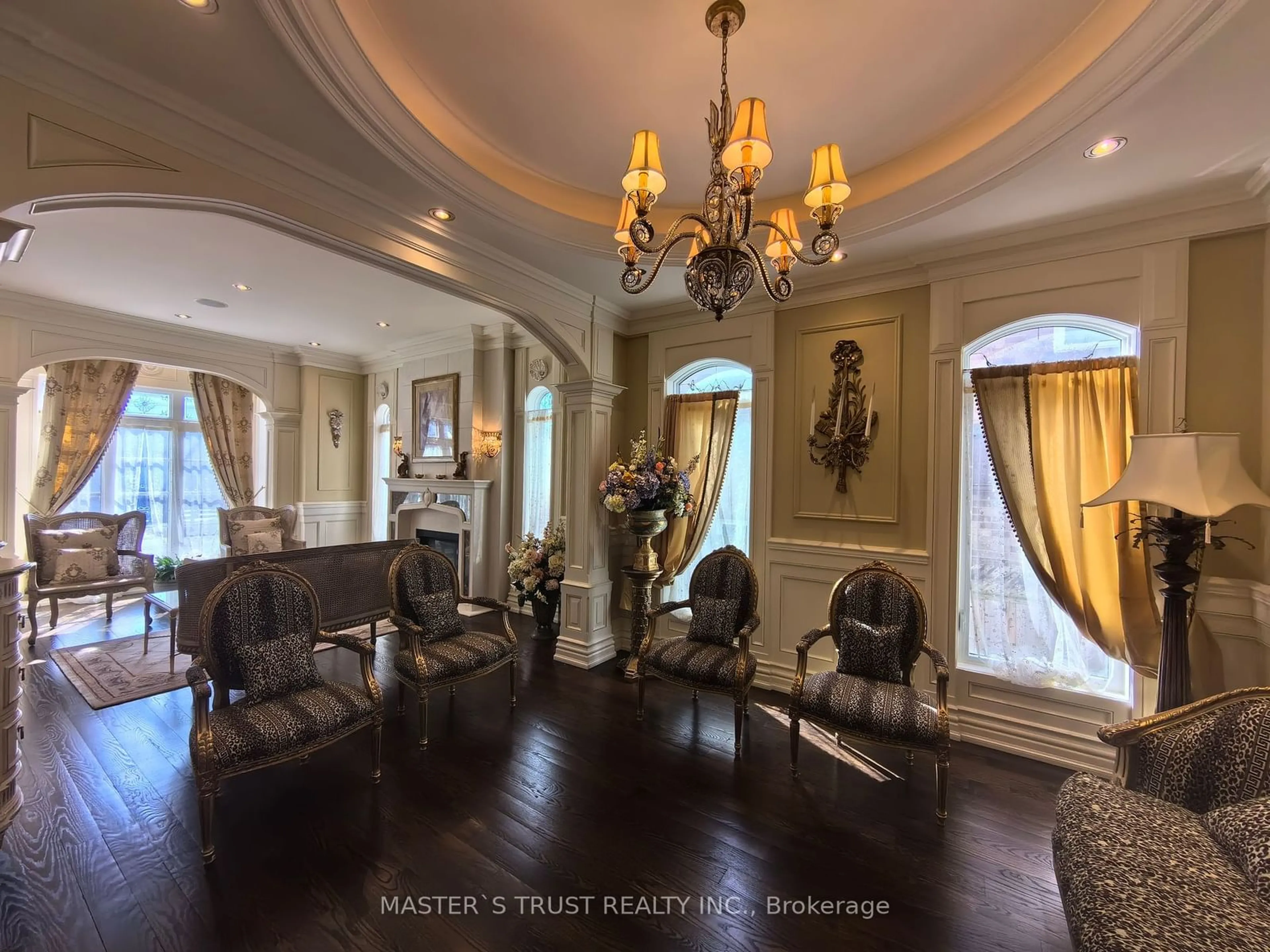 Indoor foyer for 216 Parkview Ave, Toronto Ontario M2N 3Y8