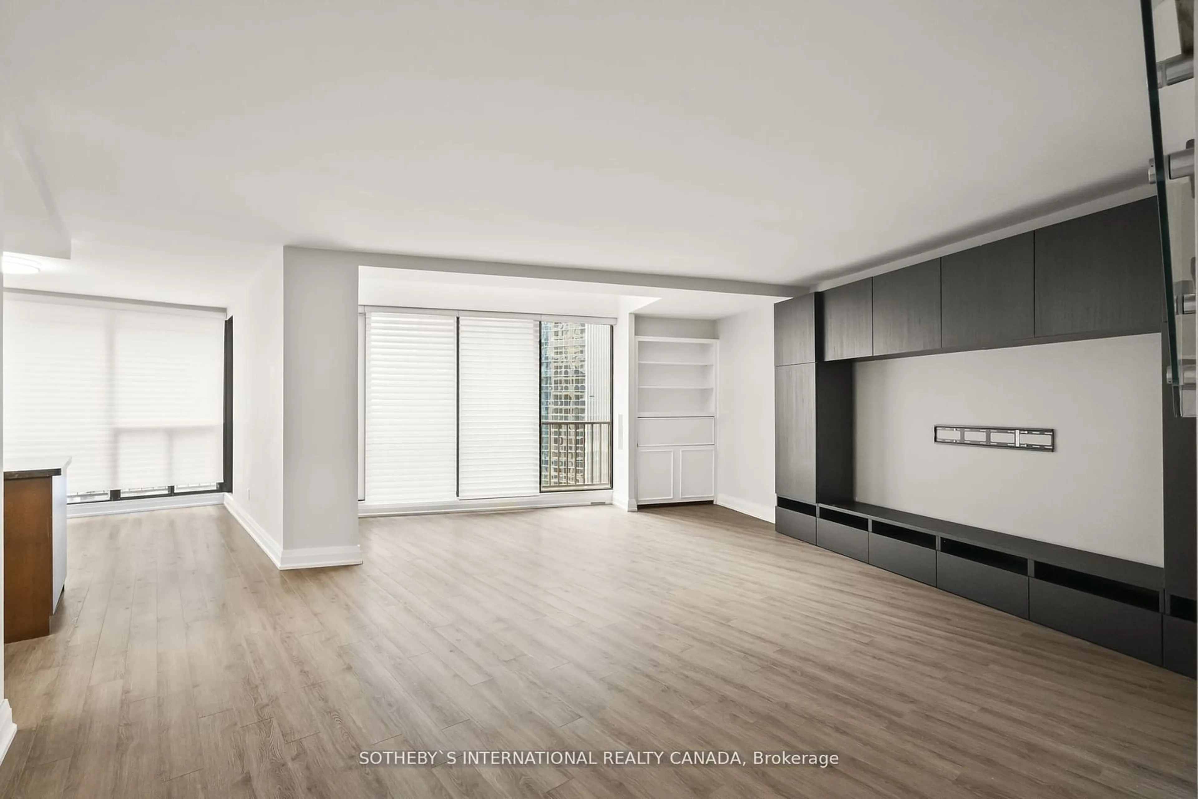 Other indoor space, wood floors for 33 Harbour Sq #2208, Toronto Ontario M5J 2G2