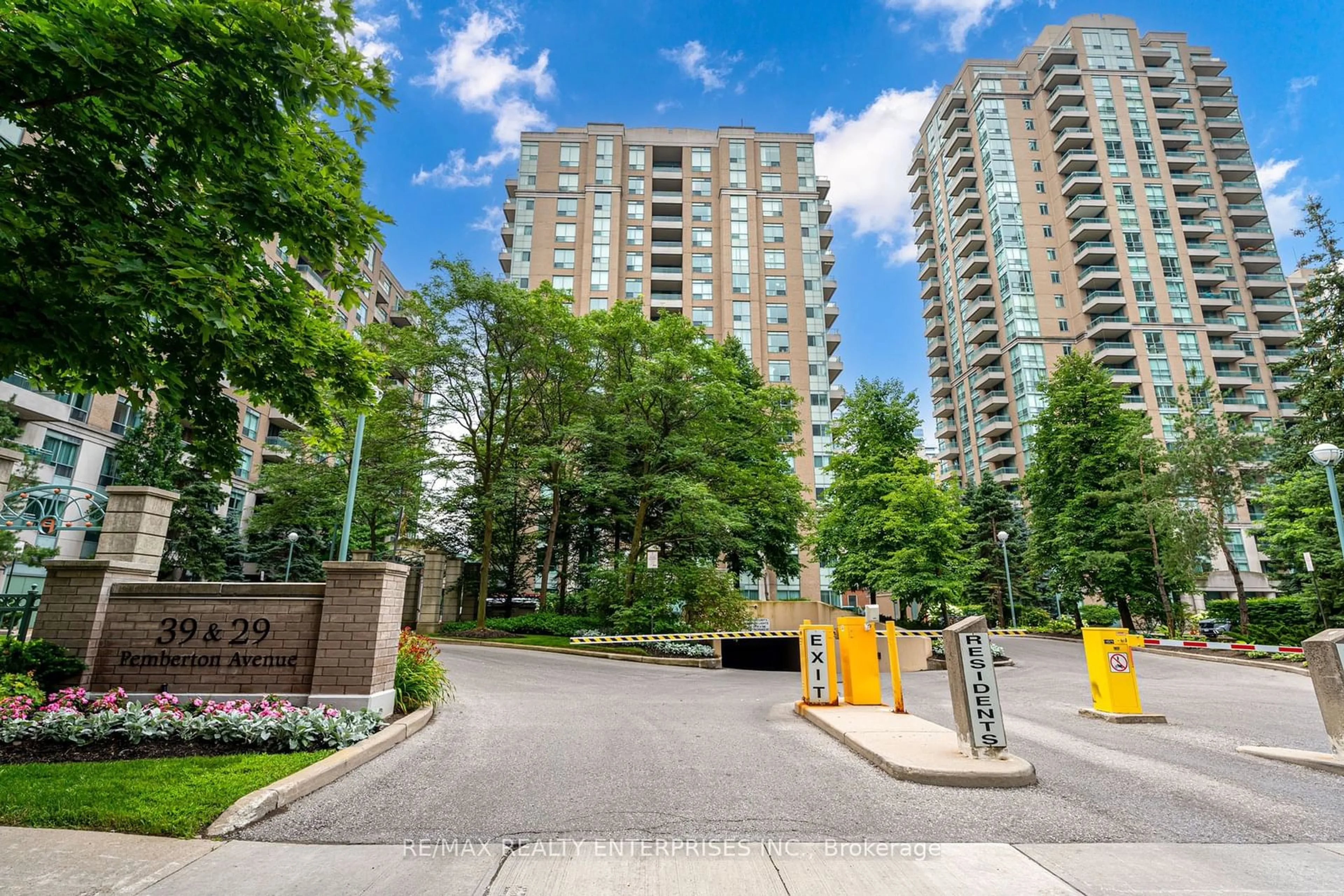 A pic from exterior of the house or condo for 29 Pemberton Ave #701, Toronto Ontario M2M 4L5