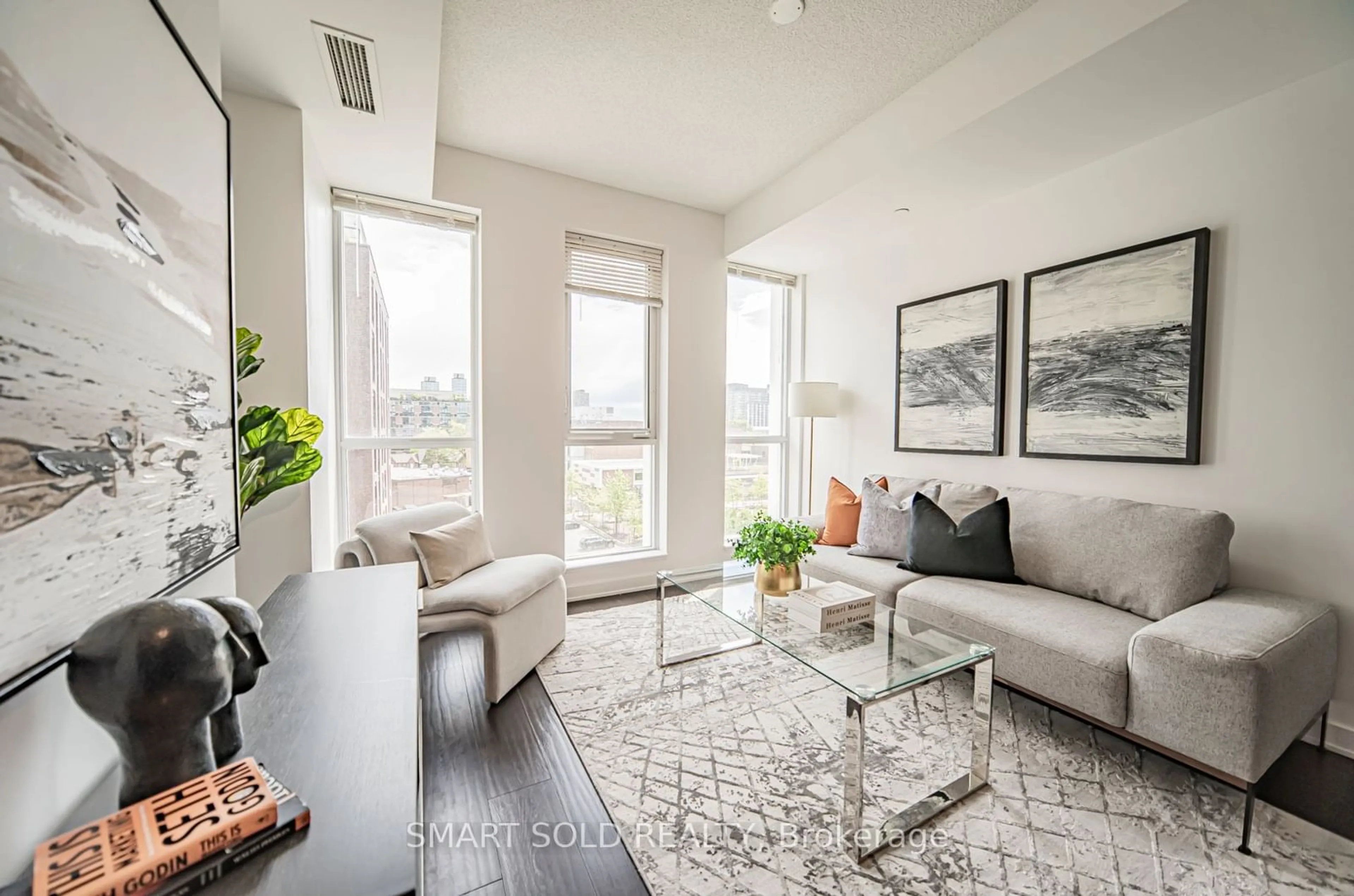 Living room for 55 Regent Park Blvd #522, Toronto Ontario M5A 0C2